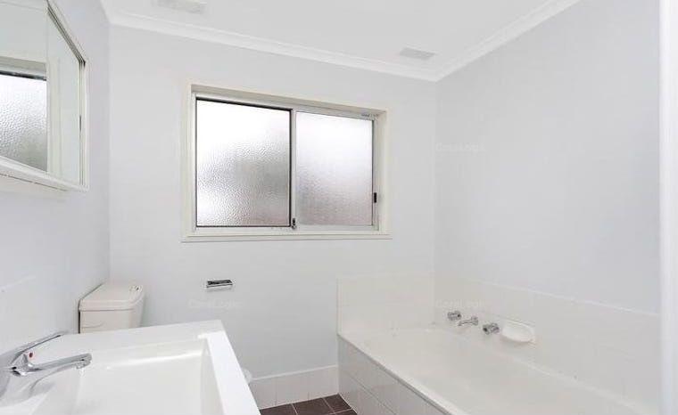 Spacious Family Home in a Peaceful West Albury Location