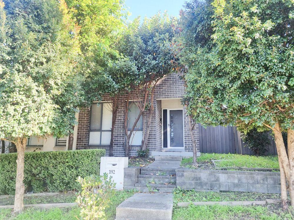 Prop-GPT: House: NSW Spring Farm, NSW 2570 Comfortable Family Living!