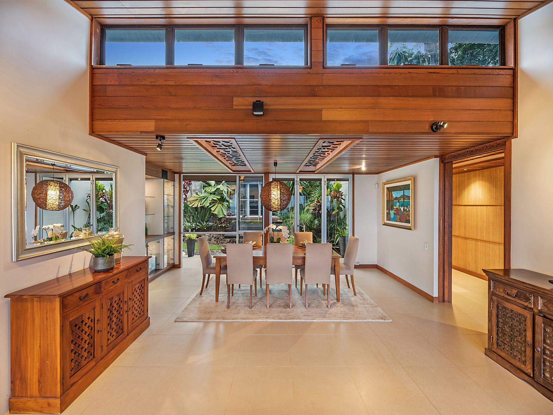 Breathtaking Views & Expansive Gardens