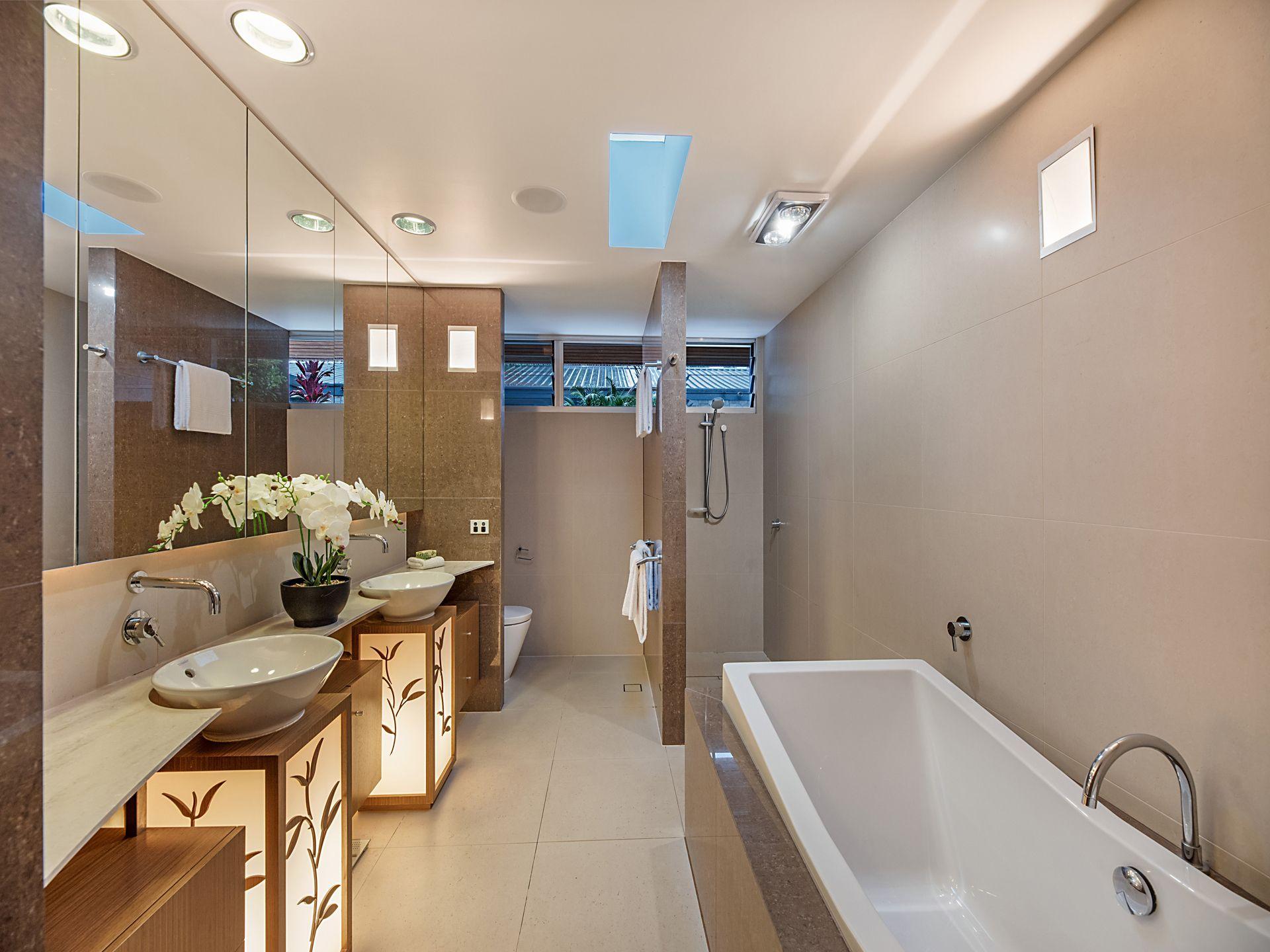 Breathtaking Views & Expansive Gardens