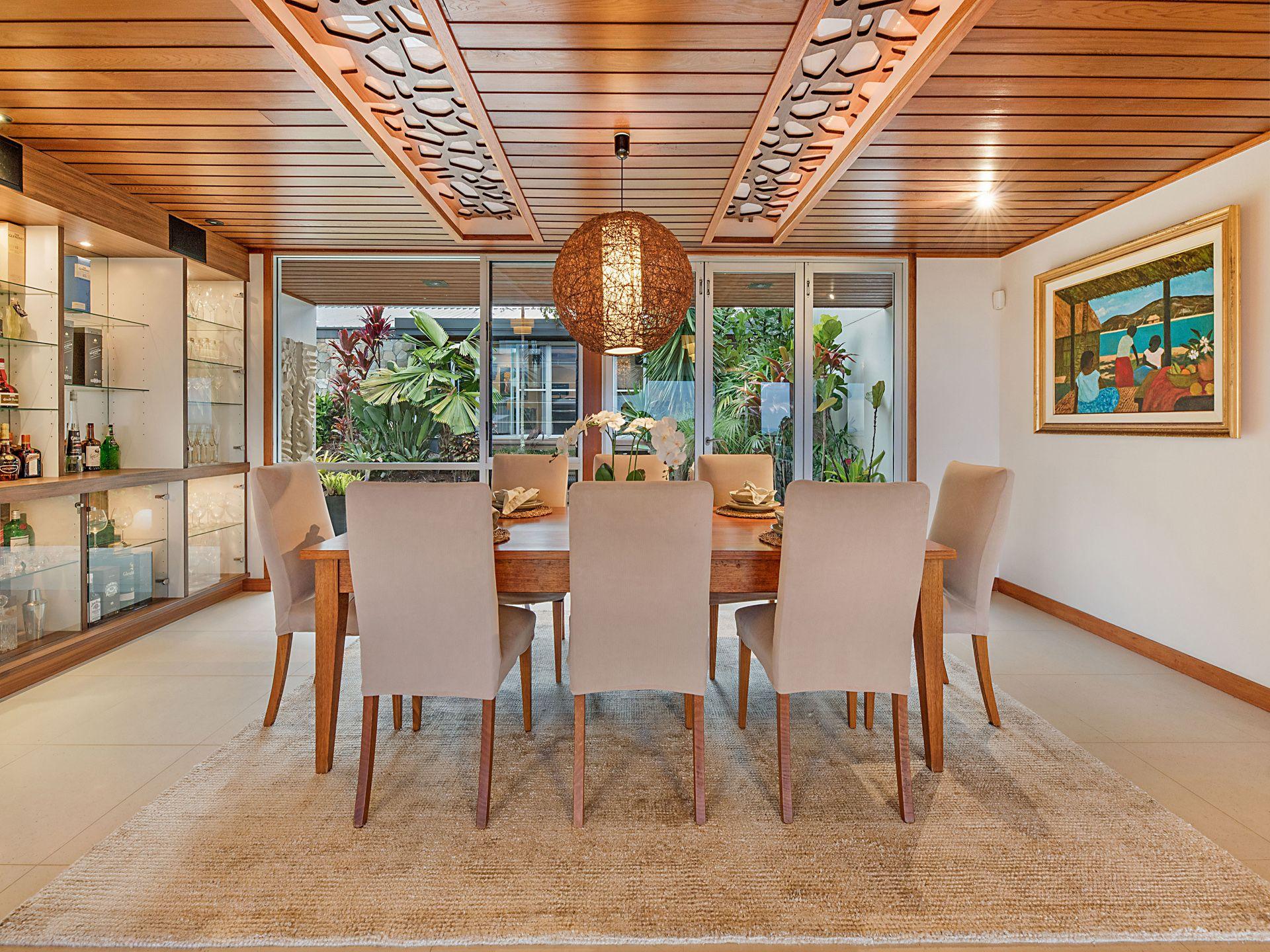 Breathtaking Views & Expansive Gardens