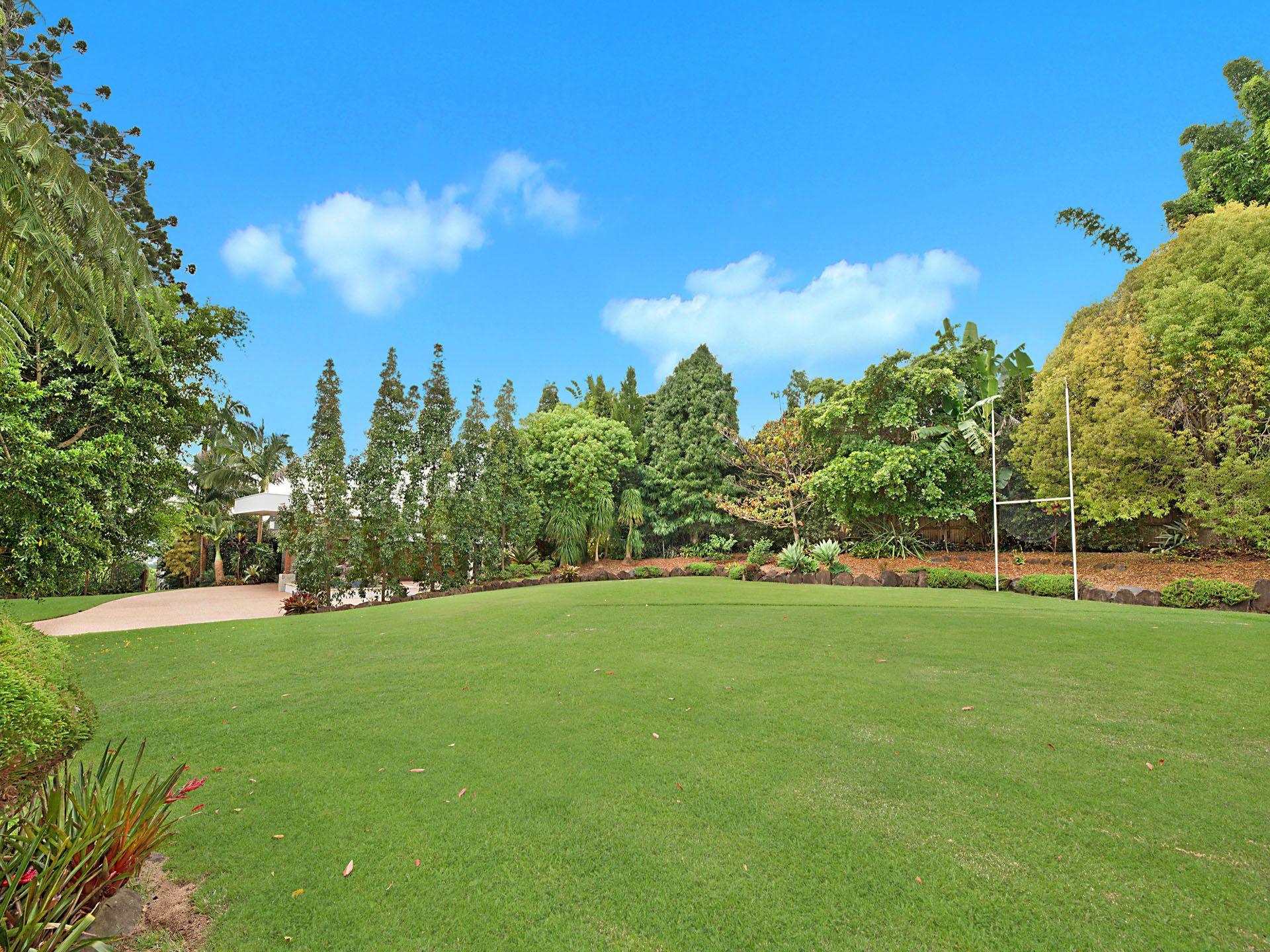 Breathtaking Views & Expansive Gardens