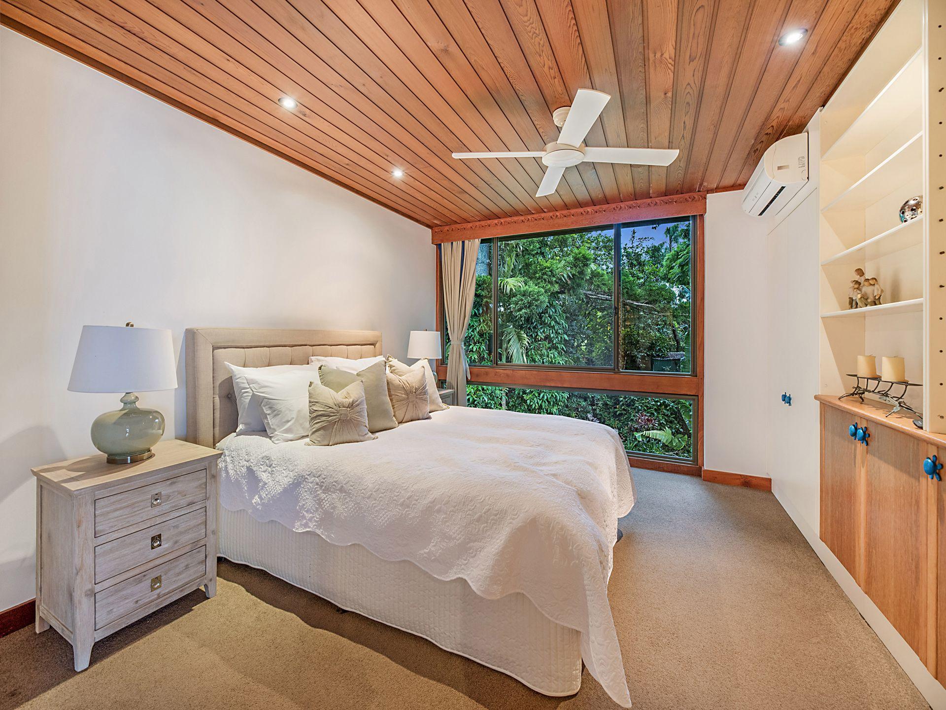 Breathtaking Views & Expansive Gardens