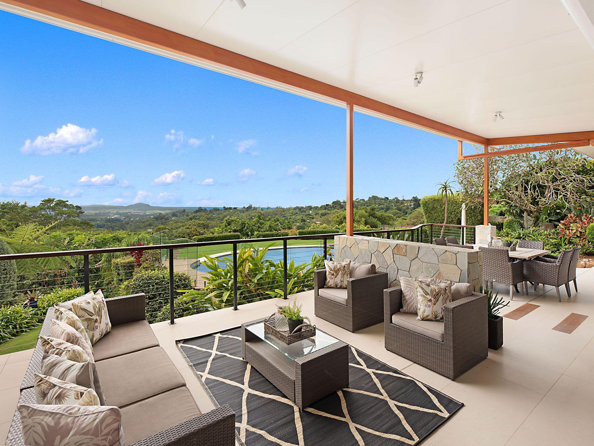 Breathtaking Views & Expansive Gardens