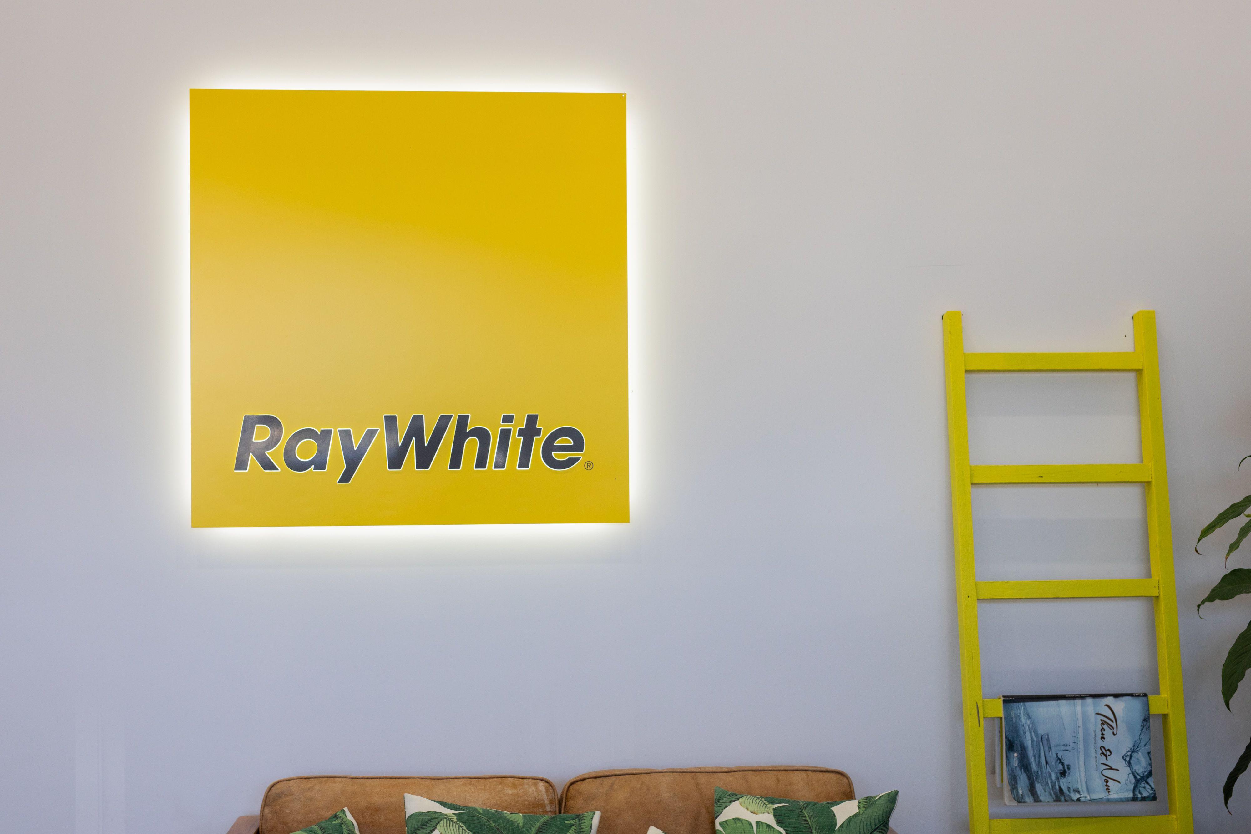 Breathtaking Views & Expansive Gardens