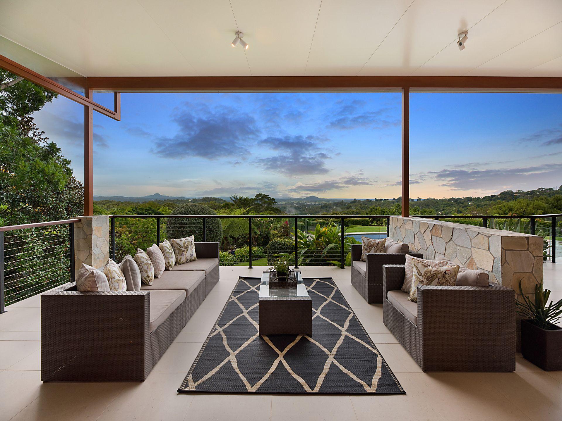 Breathtaking Views & Expansive Gardens