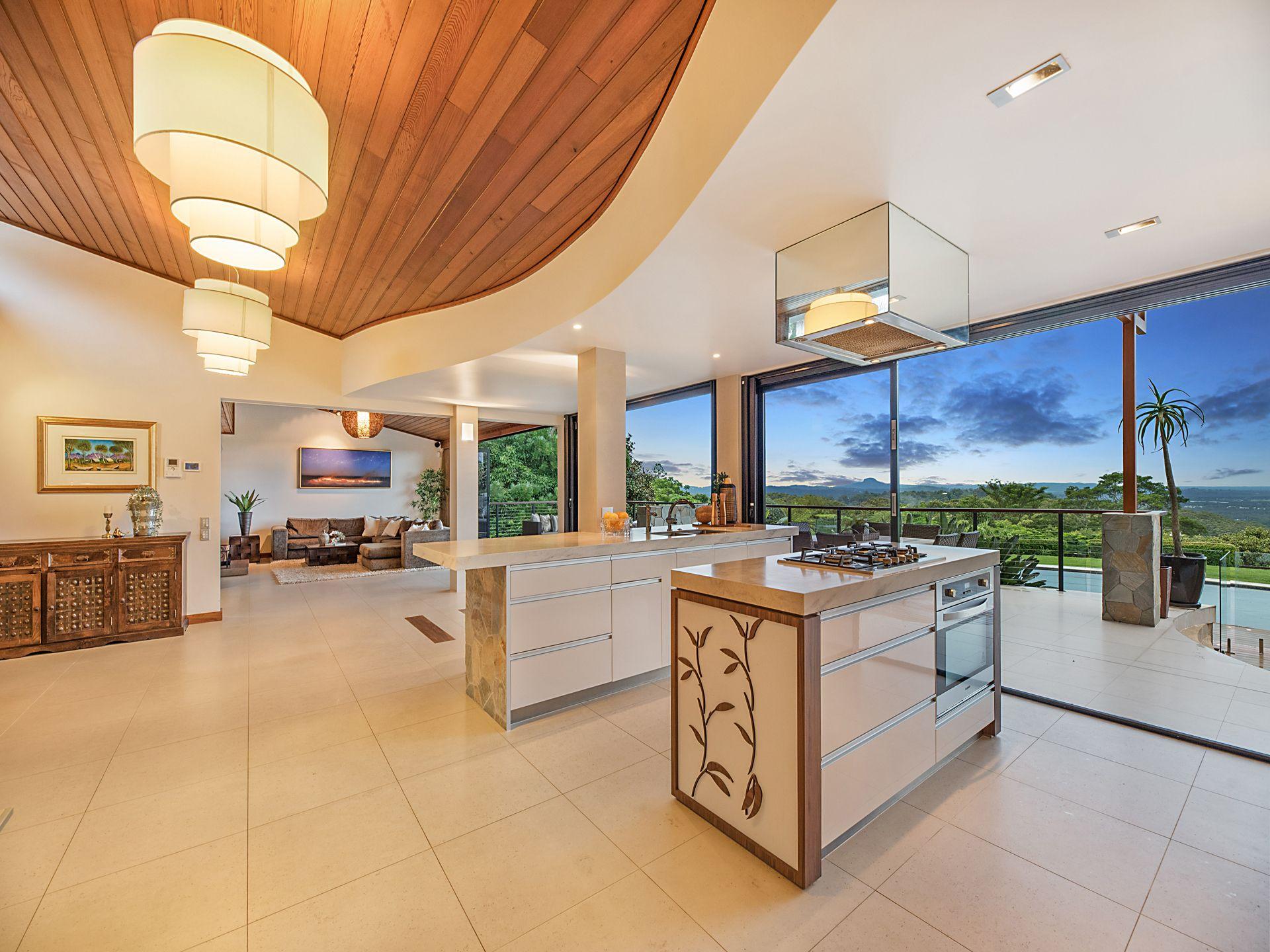 Breathtaking Views & Expansive Gardens