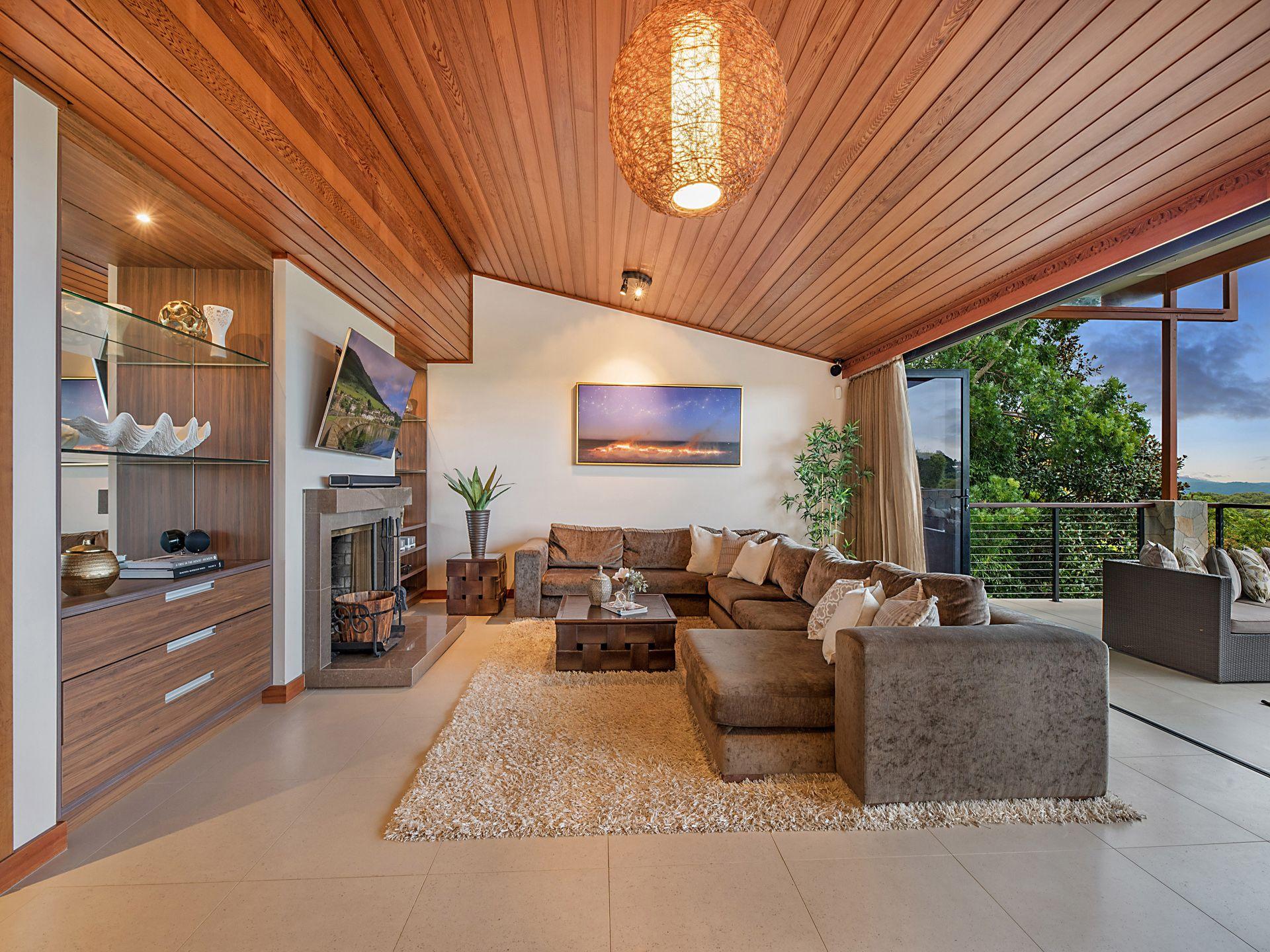 Breathtaking Views & Expansive Gardens