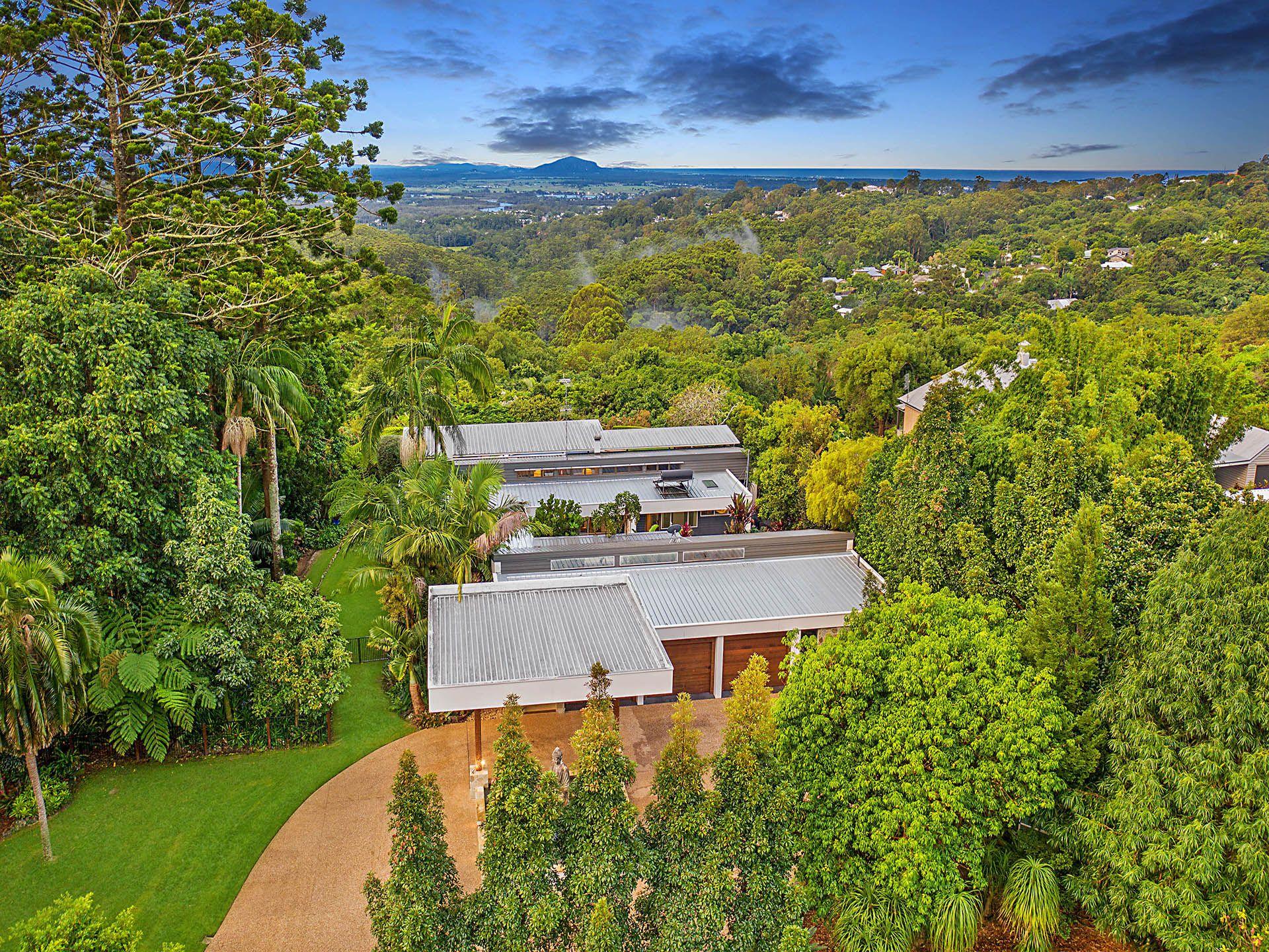 Breathtaking Views & Expansive Gardens