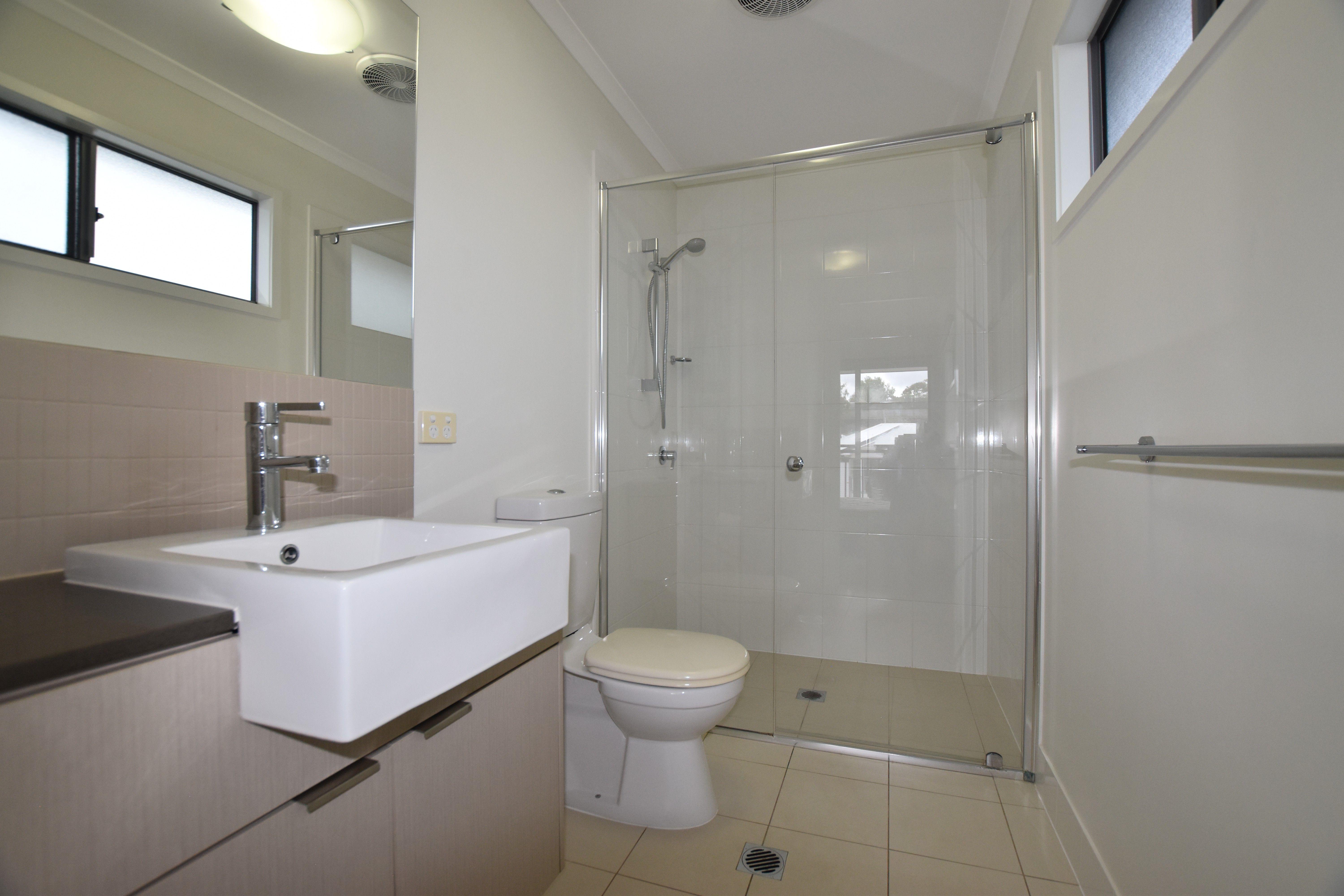 BREAK LEASE:: UNFURNISHED TOWNHOUSE IN RESORT STYLE COMPLEX… PLUS SWIMMING POOL!