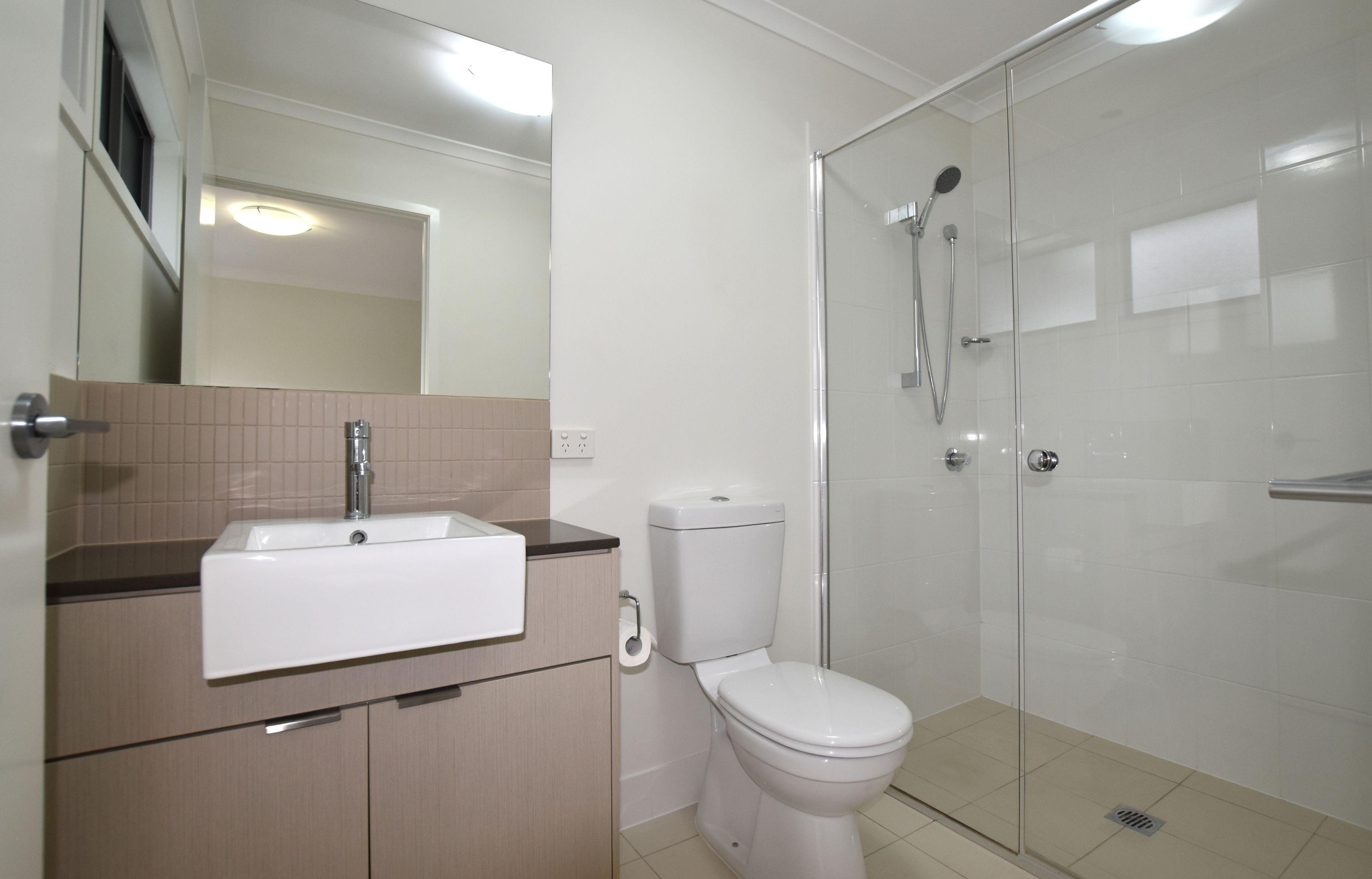 BREAK LEASE:: UNFURNISHED TOWNHOUSE IN RESORT STYLE COMPLEX… PLUS SWIMMING POOL!