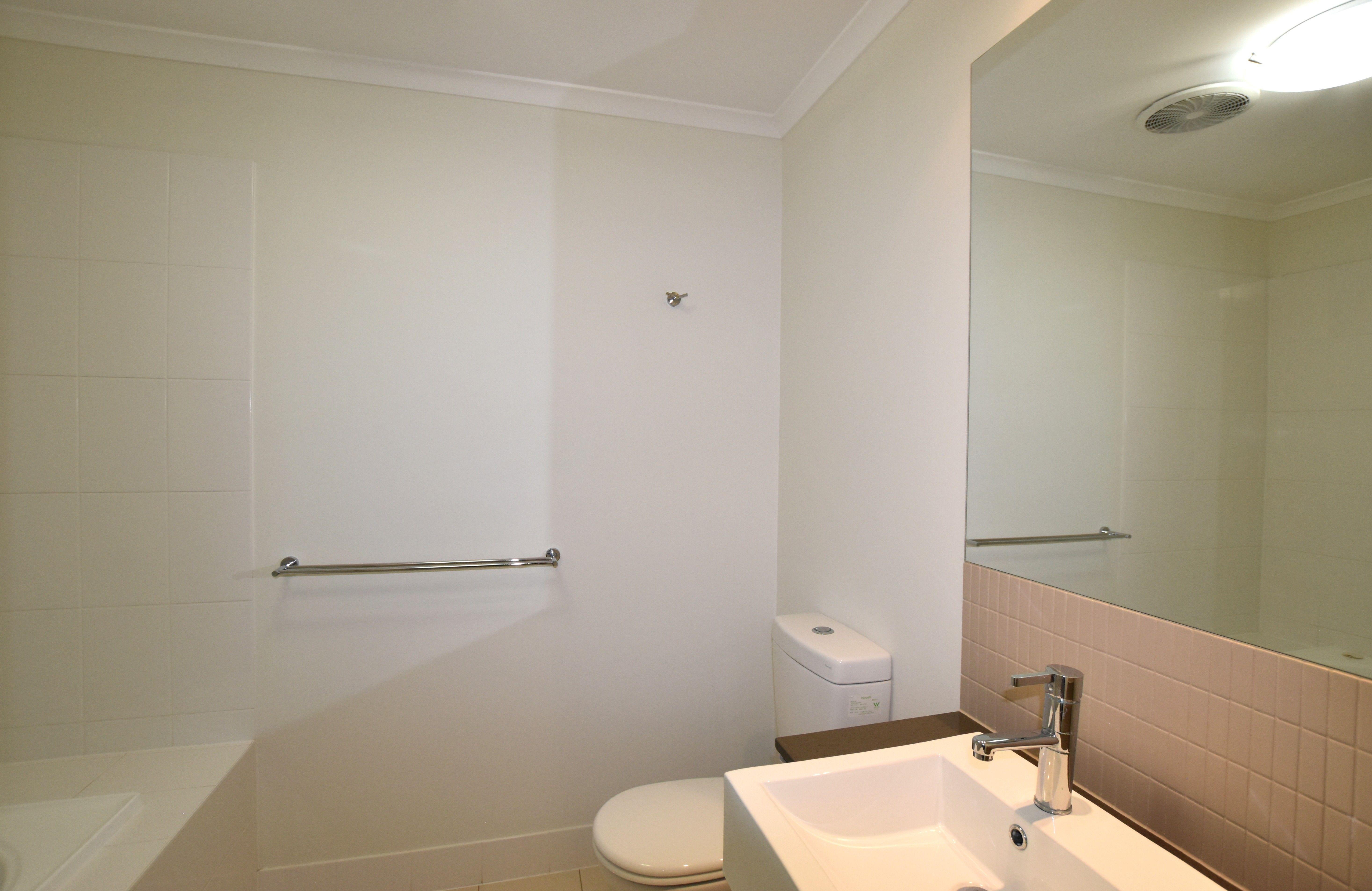 BREAK LEASE:: UNFURNISHED TOWNHOUSE IN RESORT STYLE COMPLEX… PLUS SWIMMING POOL!