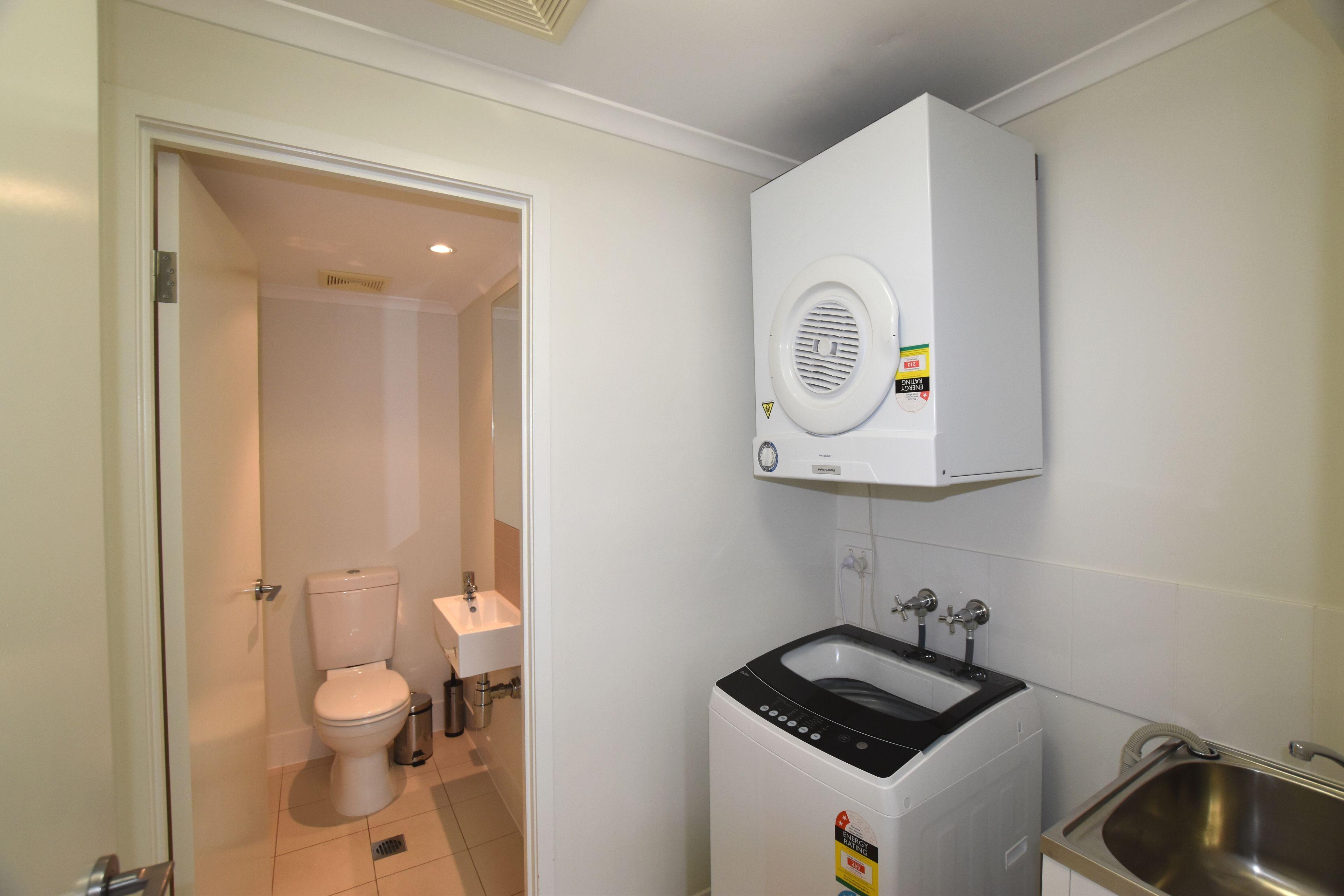 BREAK LEASE:: UNFURNISHED TOWNHOUSE IN RESORT STYLE COMPLEX… PLUS SWIMMING POOL!