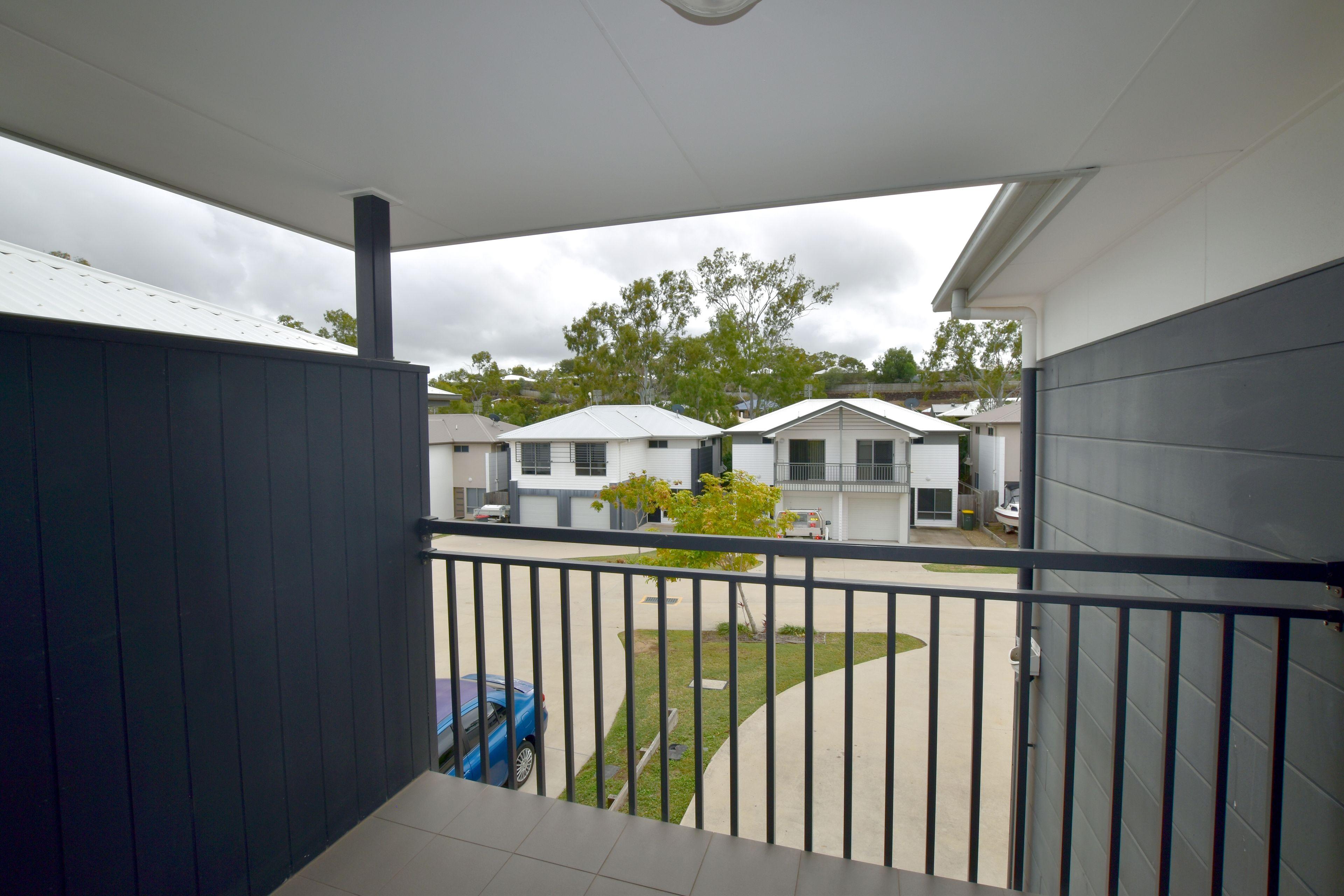 BREAK LEASE:: UNFURNISHED TOWNHOUSE IN RESORT STYLE COMPLEX… PLUS SWIMMING POOL!