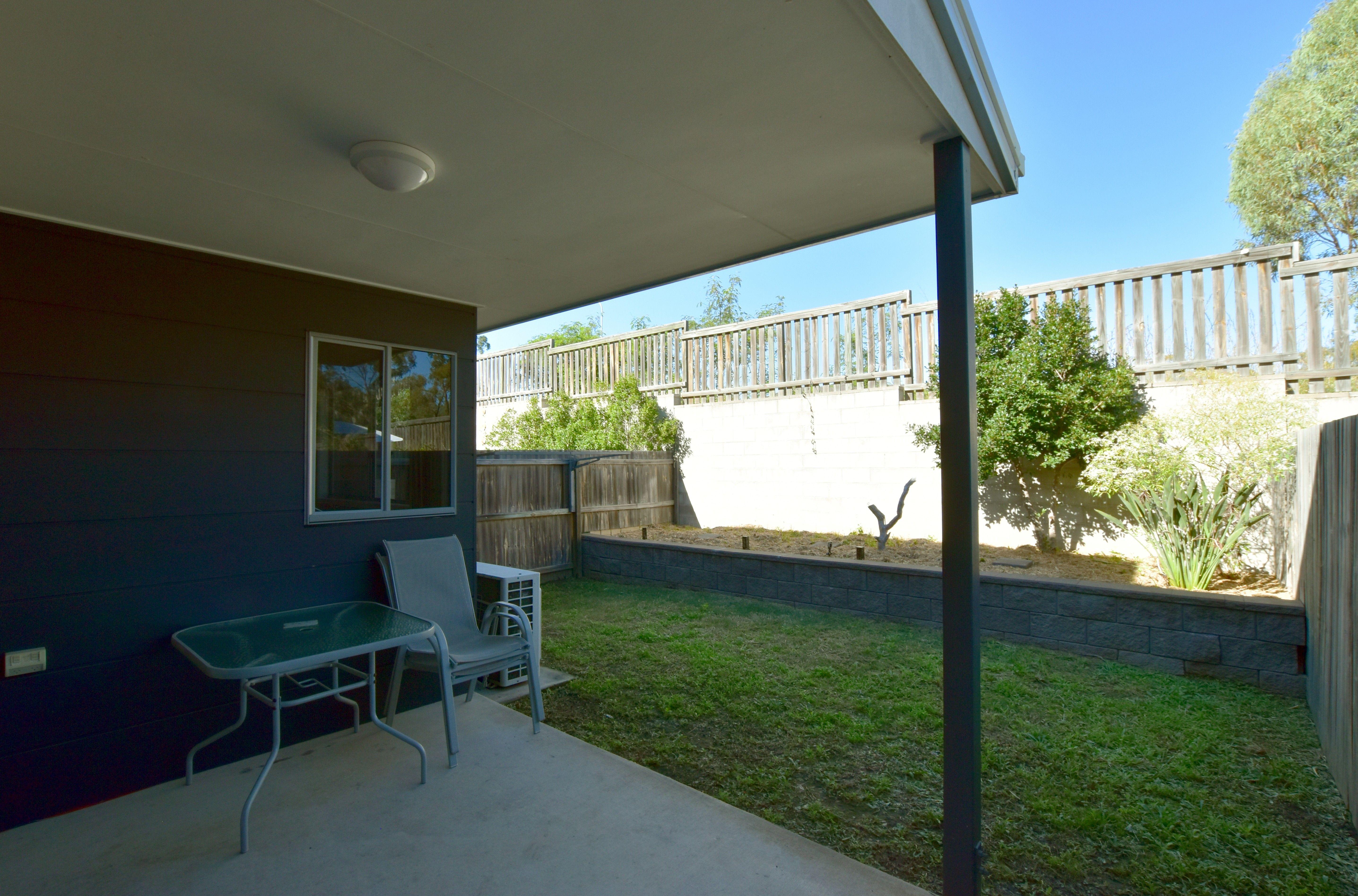 BREAK LEASE:: UNFURNISHED TOWNHOUSE IN RESORT STYLE COMPLEX… PLUS SWIMMING POOL!