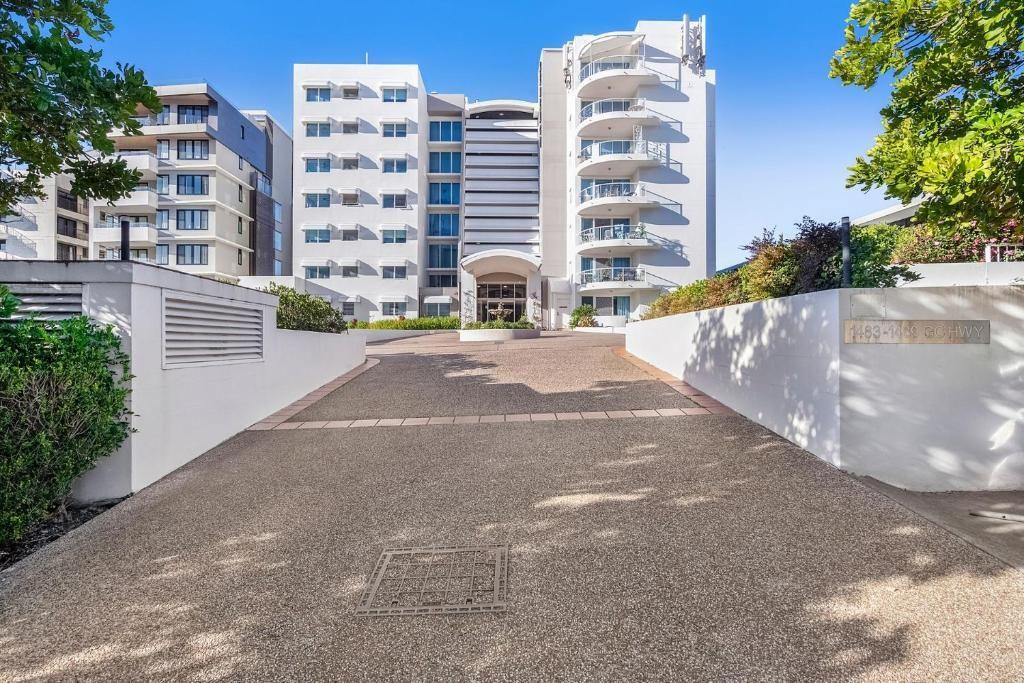 Fully Furnished Ground Floor Beachfront Apartment In Palm Beach!