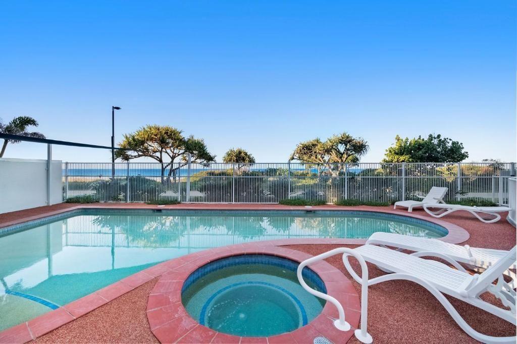 Fully Furnished Ground Floor Beachfront Apartment In Palm Beach!