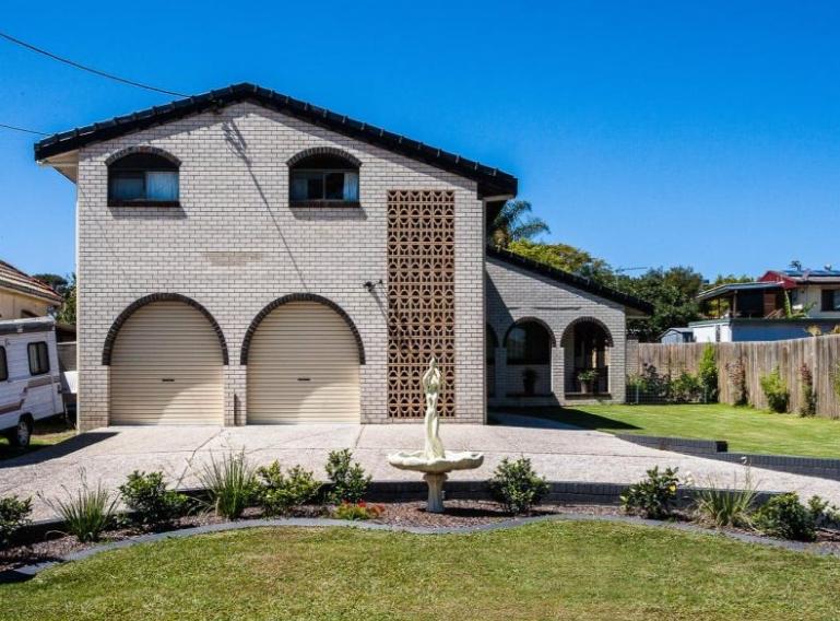 Prop-GPT: House: QLD Redcliffe, QLD 4020 Spacious 4 Bedroom Family Home in the Heart of Redcliffe