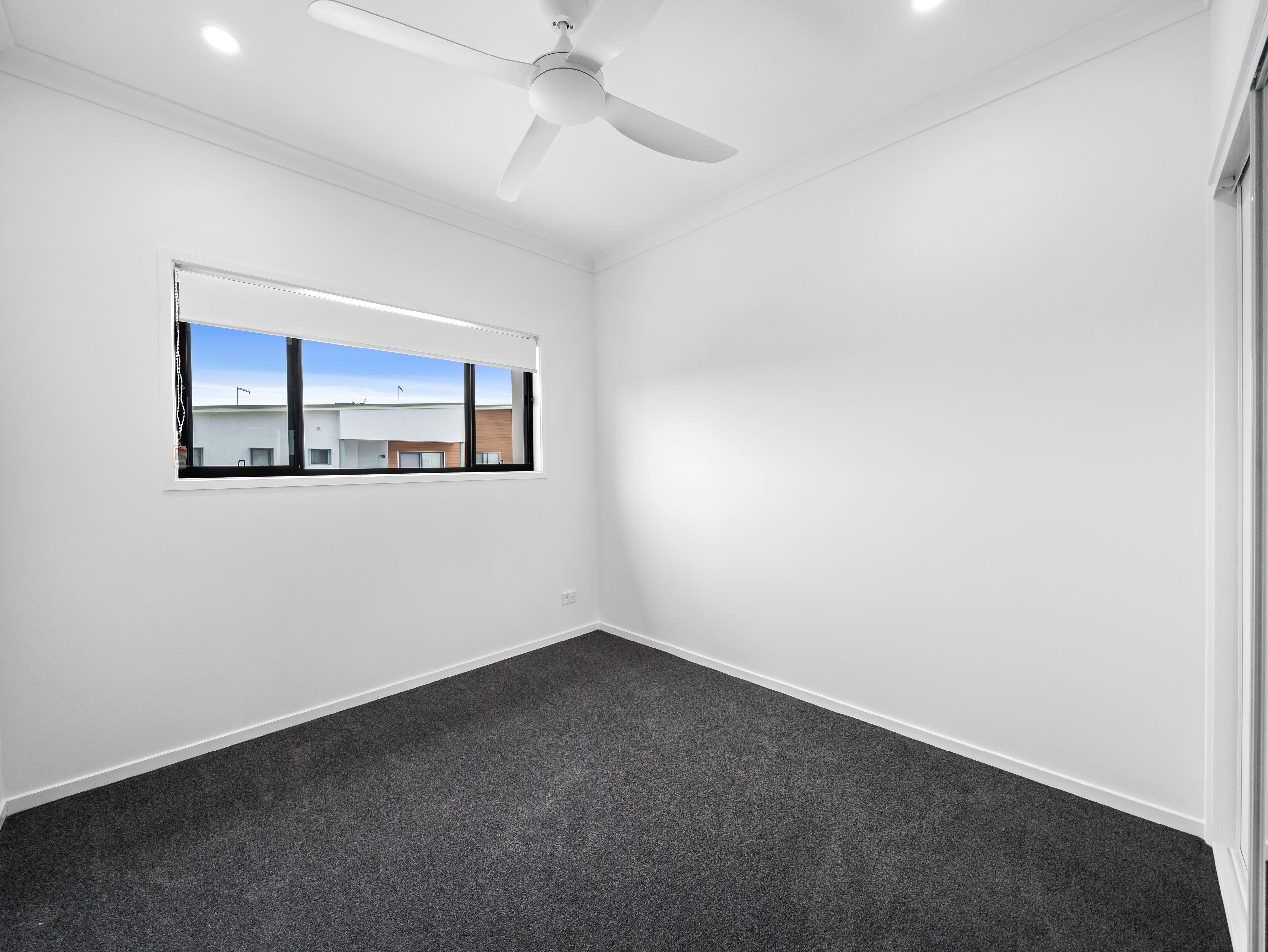 Luxury Lakeside Living - 5-Bedroom Executive Home in Murrumba Downs