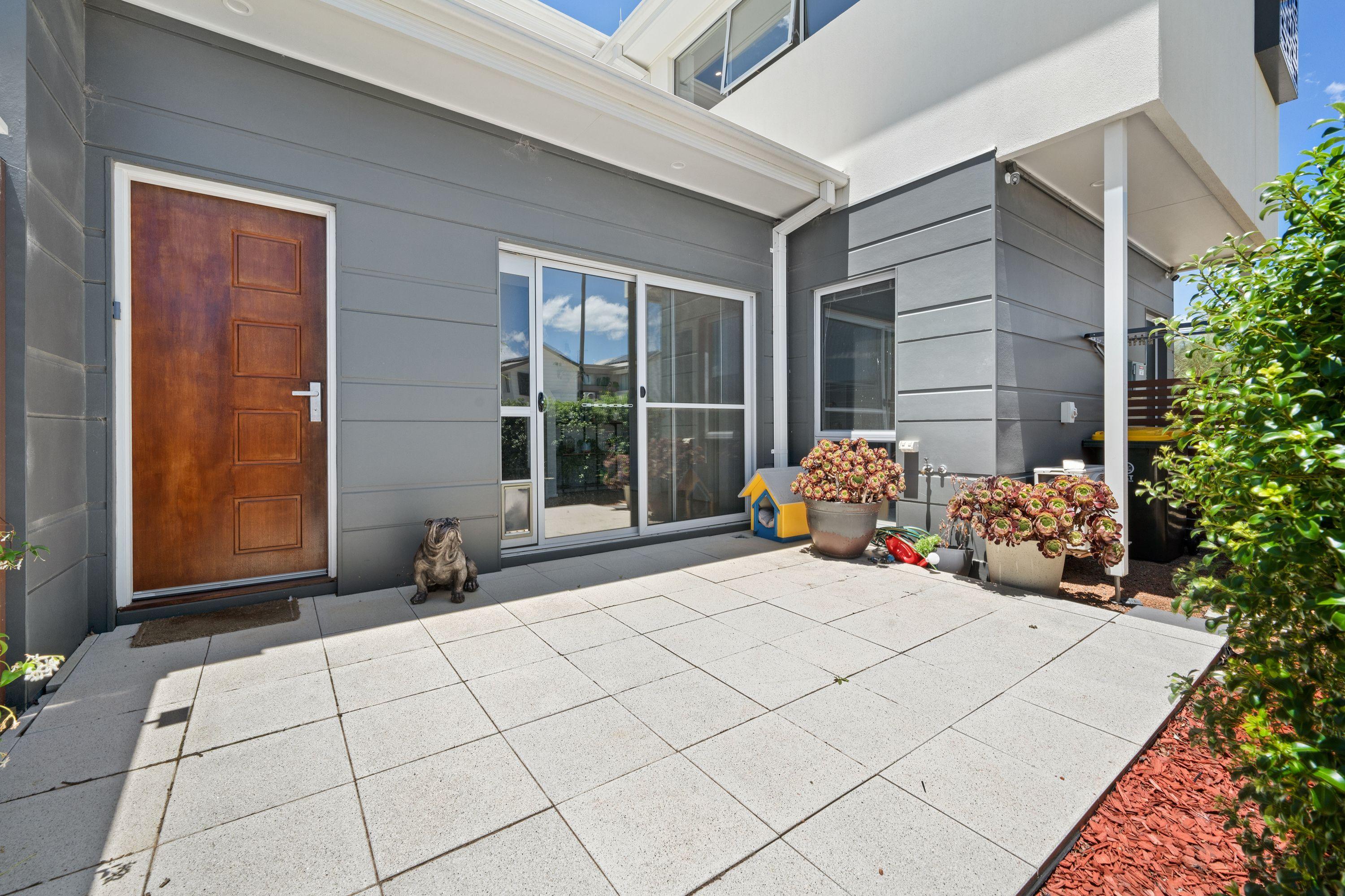 Serene Townhouse Living, Surrounded By Nature