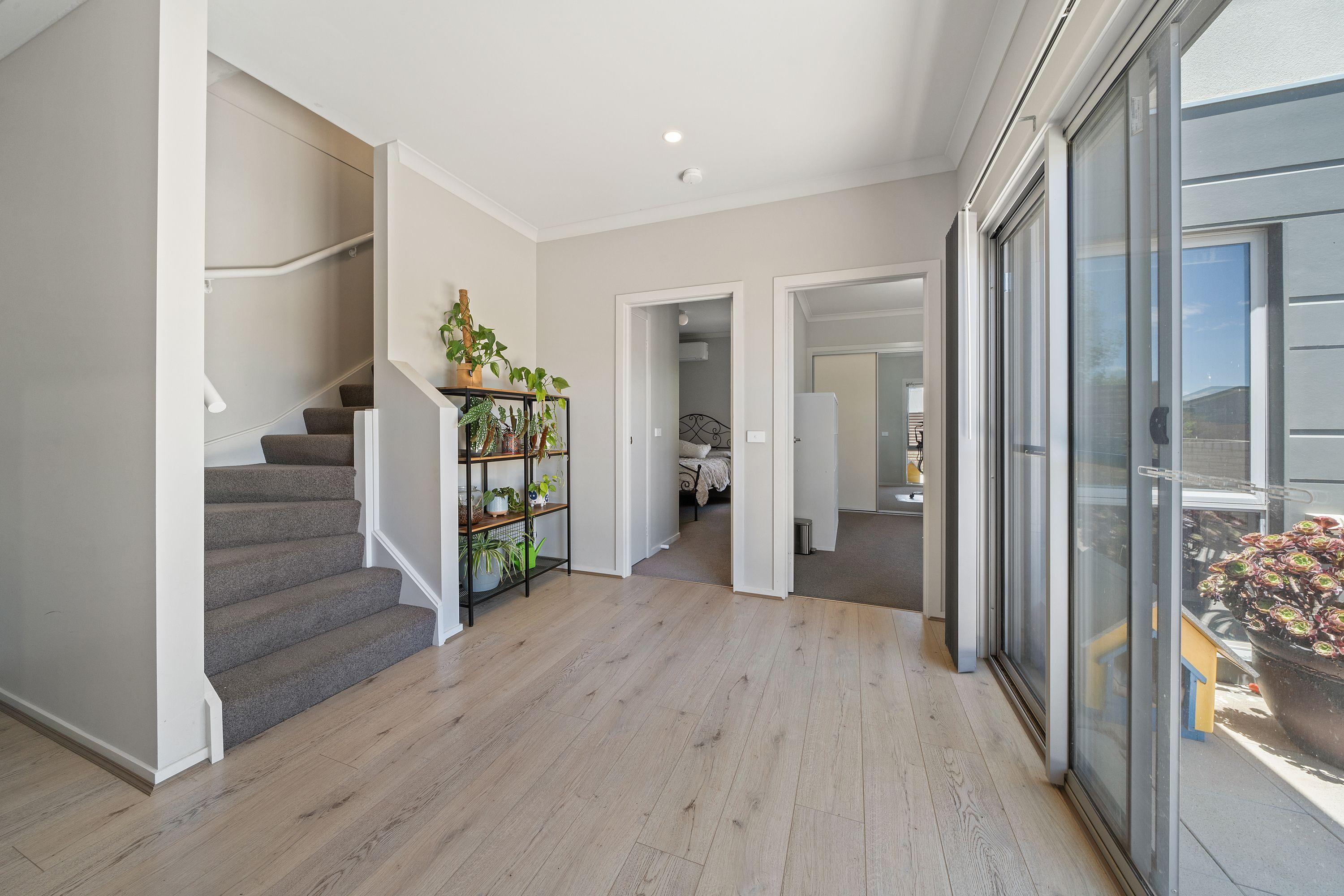 Serene Townhouse Living, Surrounded By Nature