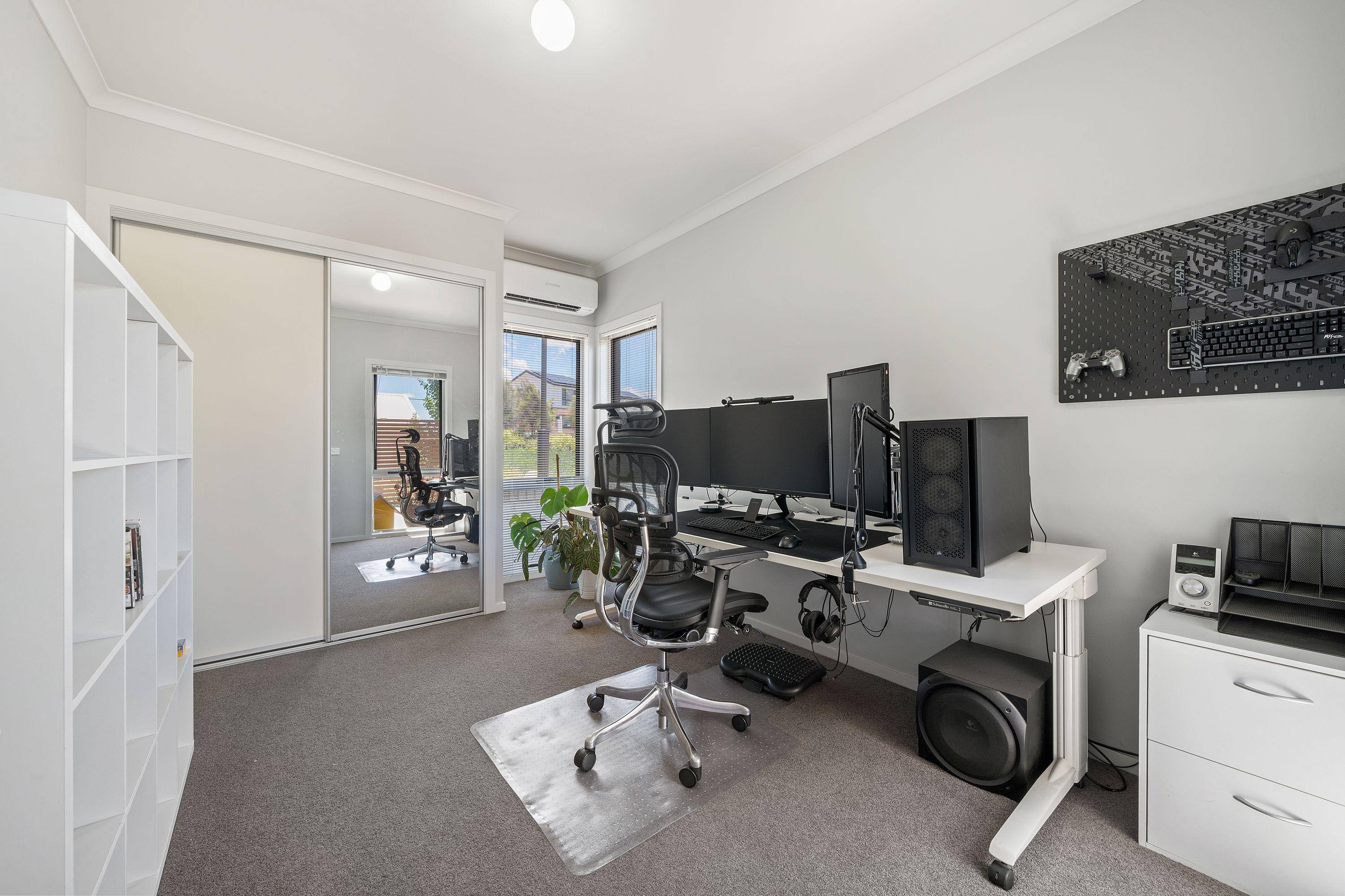 Serene Townhouse Living, Surrounded By Nature