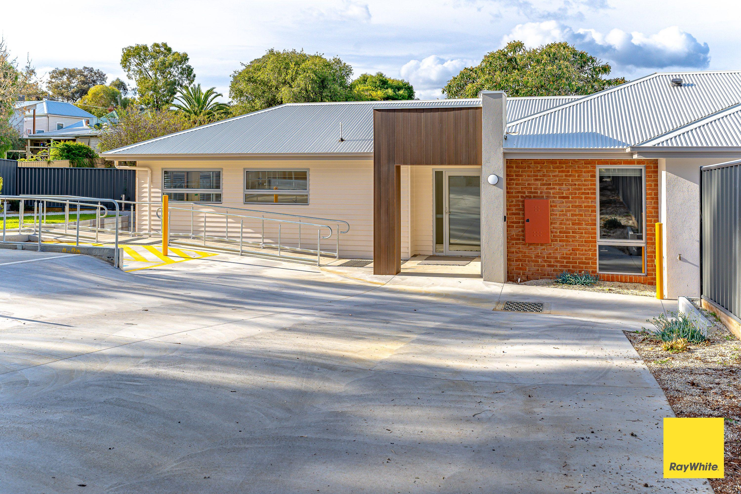 Prop-GPT: House: VIC East Bendigo, VIC 3550 Brand New Shared House for Lease: Perfect for Nurses and Doctors!