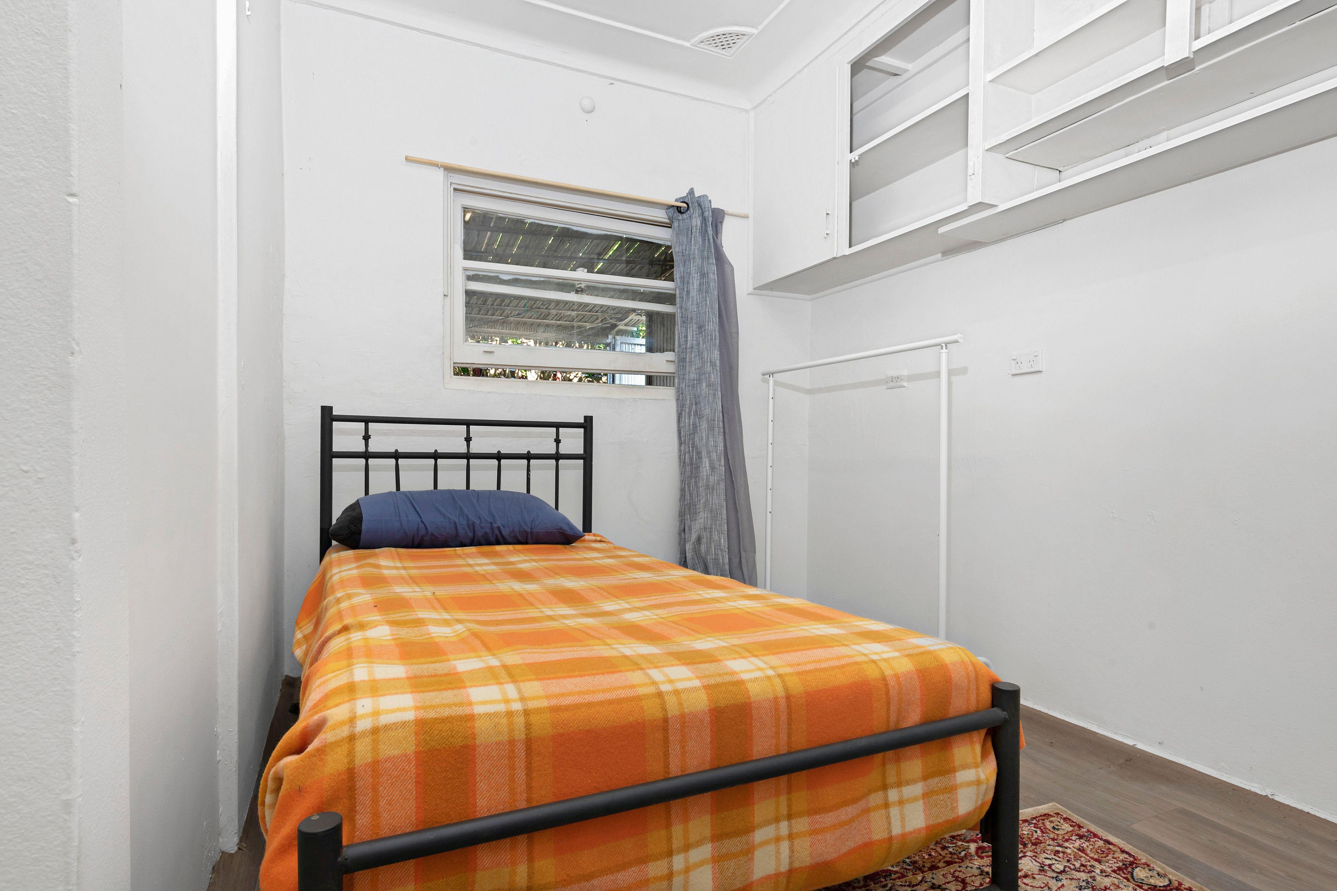 Cozy room in a convenient Croydon location