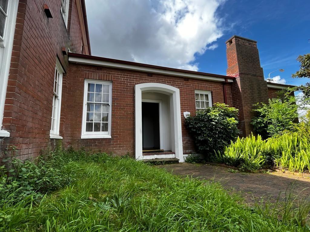 Prop-GPT: Studio: NSW Concord, NSW 2137 Conveniently located boarding house in the heart of Concord