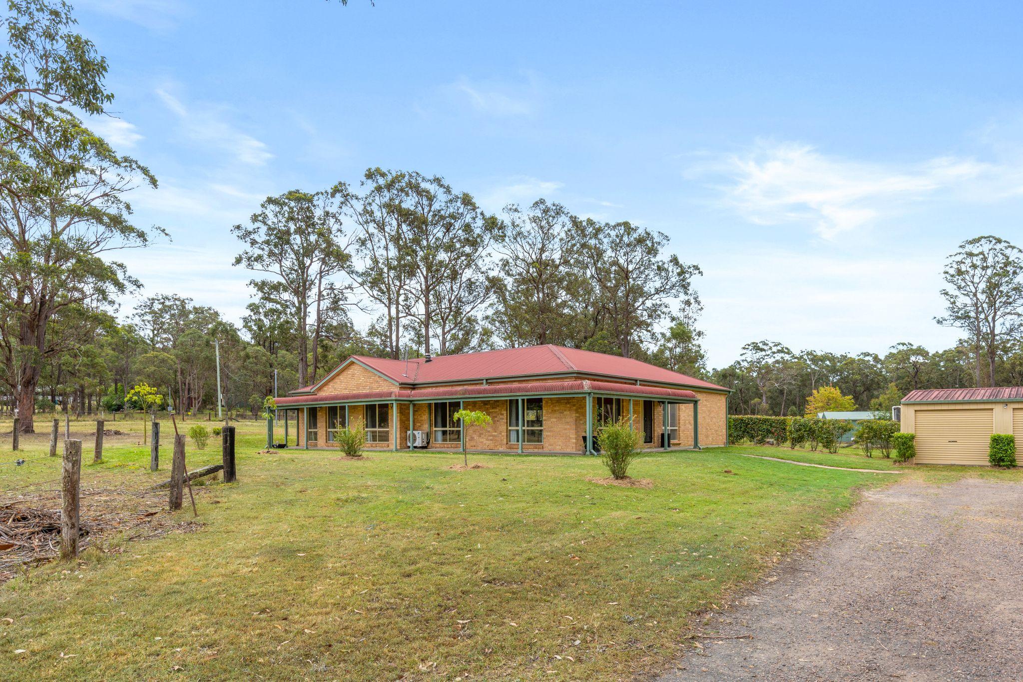 Prop-GPT: House: NSW Clarence Town, NSW 2321 4 Bedroom Home in Peaceful Rural Setting