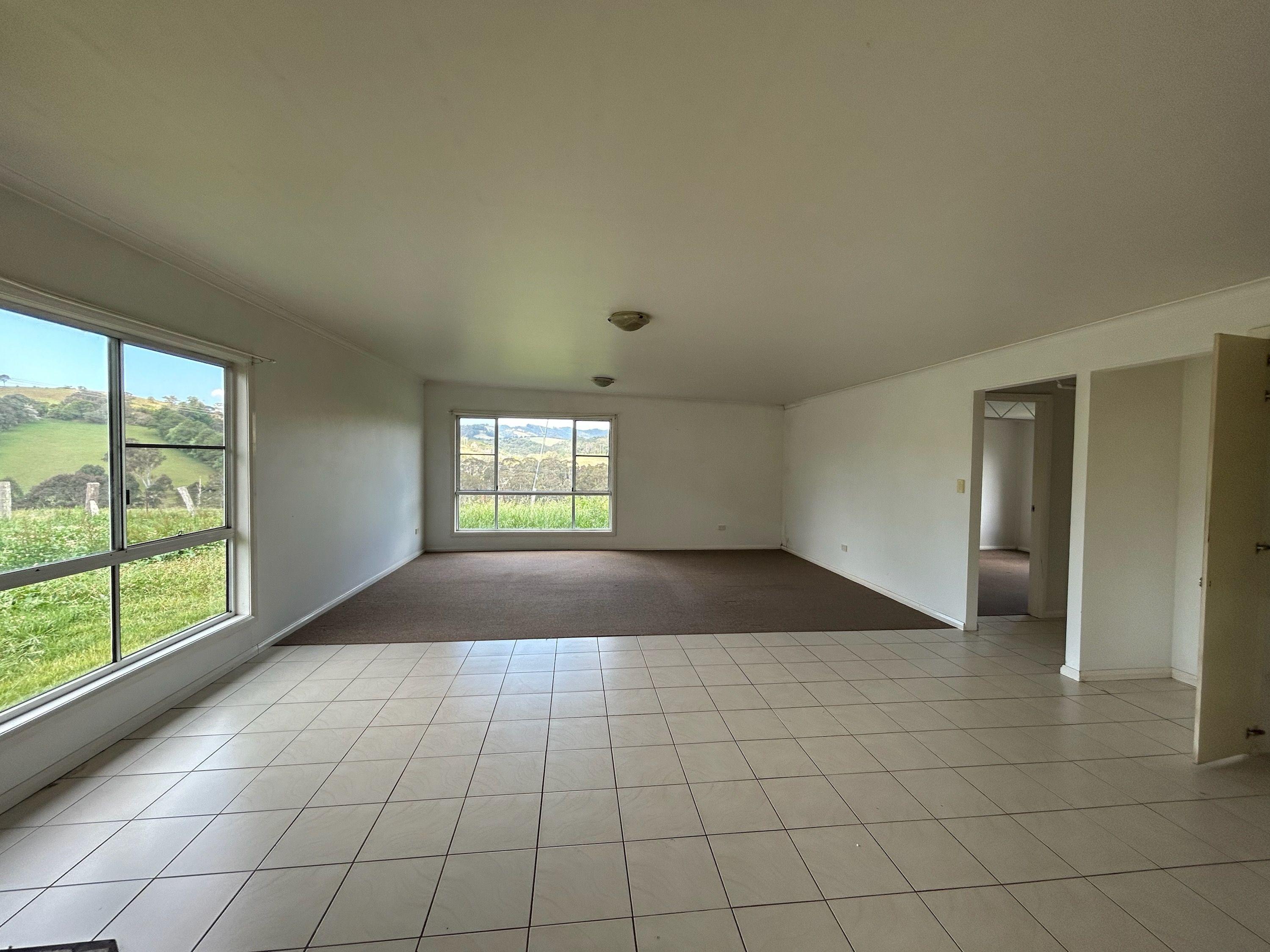 Great Location - Short Drive to town