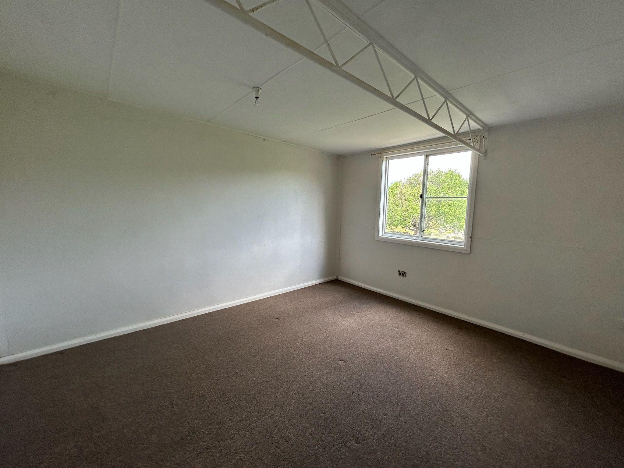 Great Location - Short Drive to town