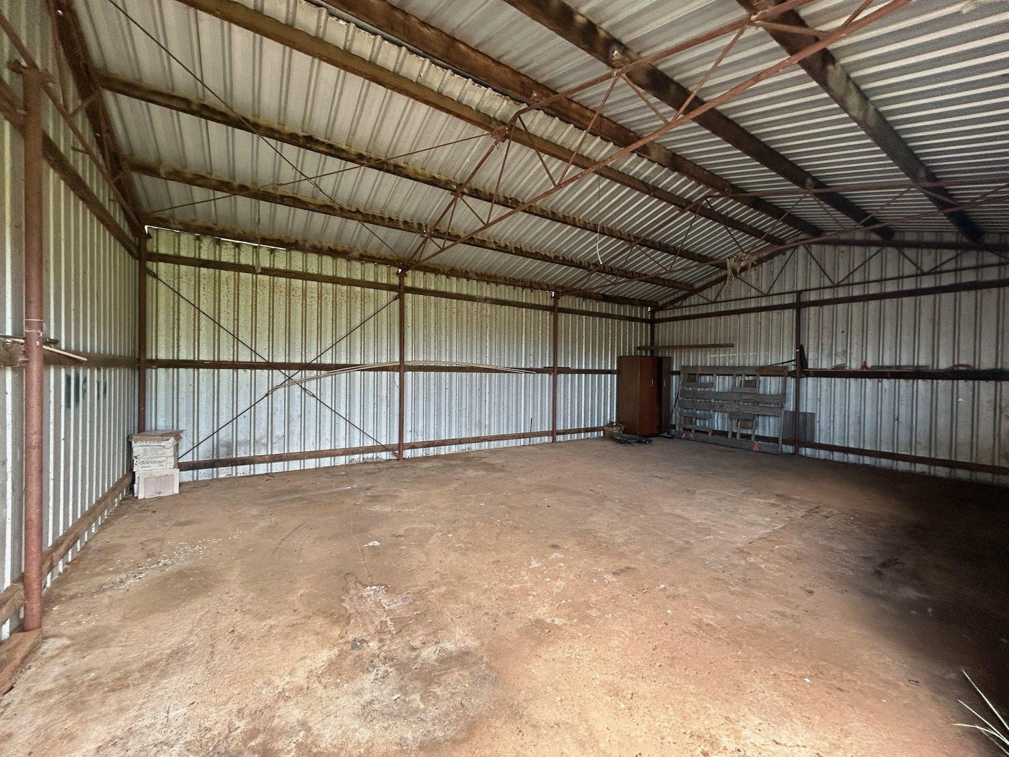 Great Location - Short Drive to town