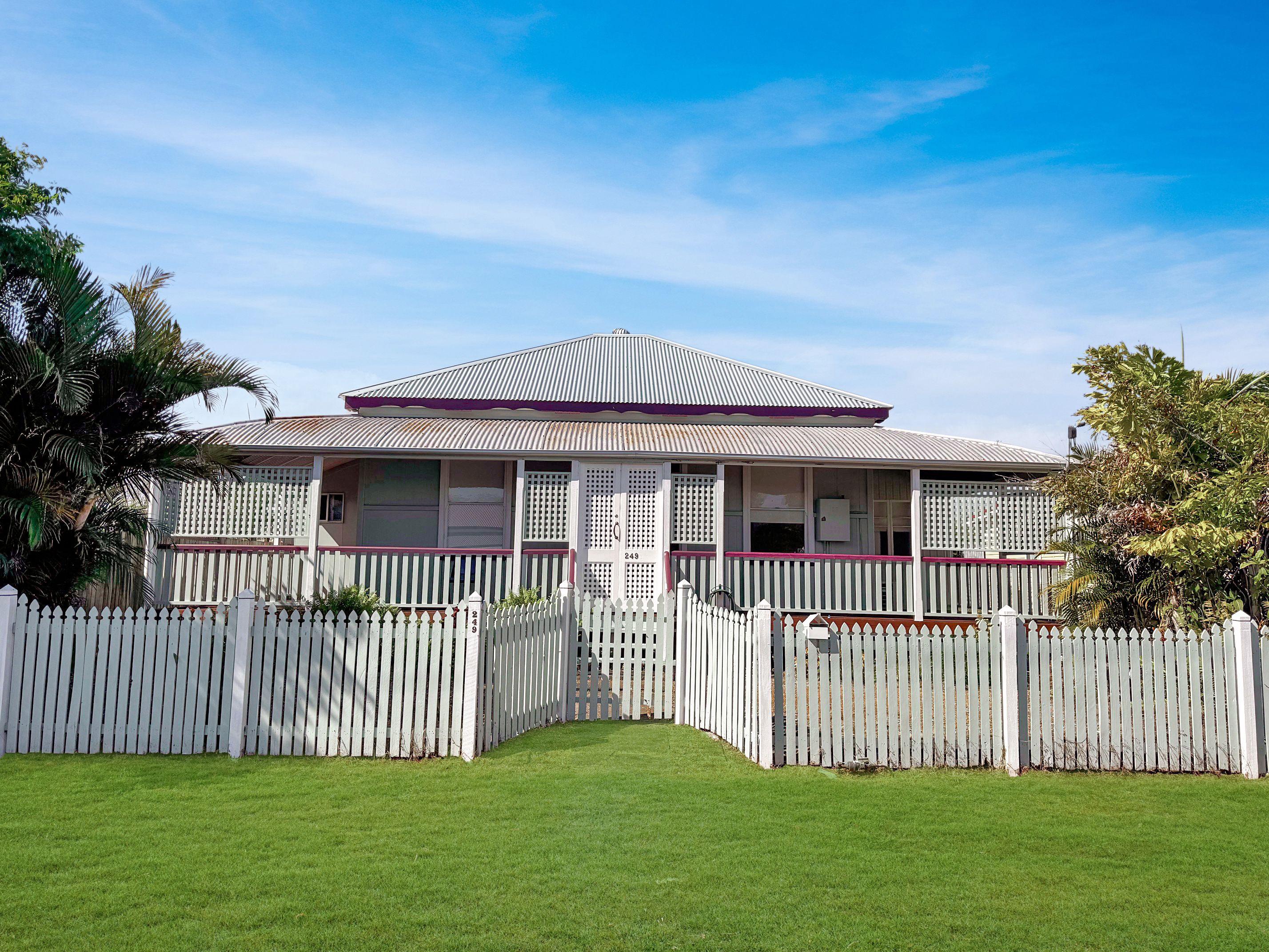 Prop-GPT: House: QLD Pallas Street Maryborough, QLD 4650 Stunning 4-Bedroom Queenslander for Rent - Prime Location!