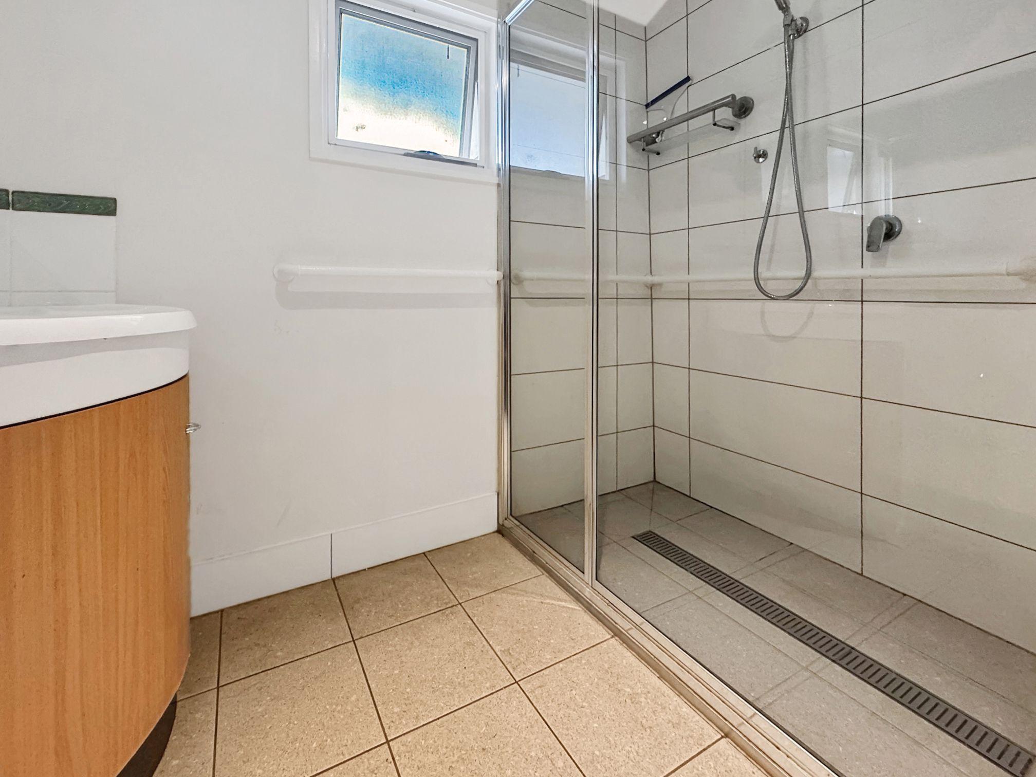 Stunning 4-Bedroom Queenslander for Rent - Prime Location!