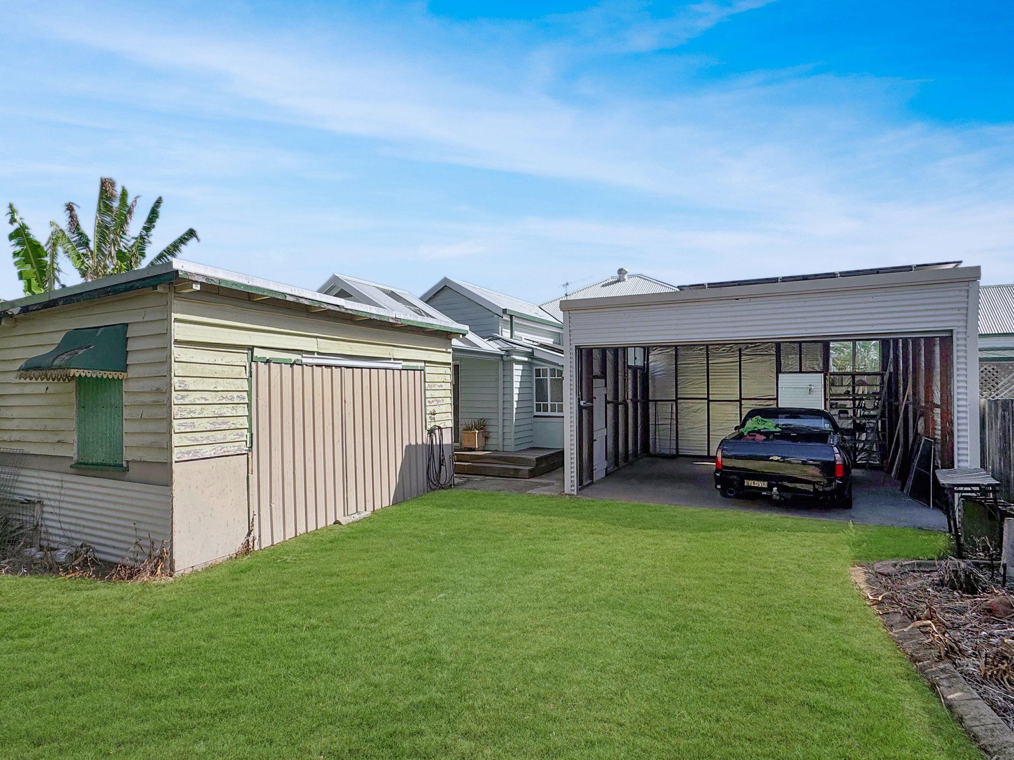 Stunning 4-Bedroom Queenslander for Rent - Prime Location!