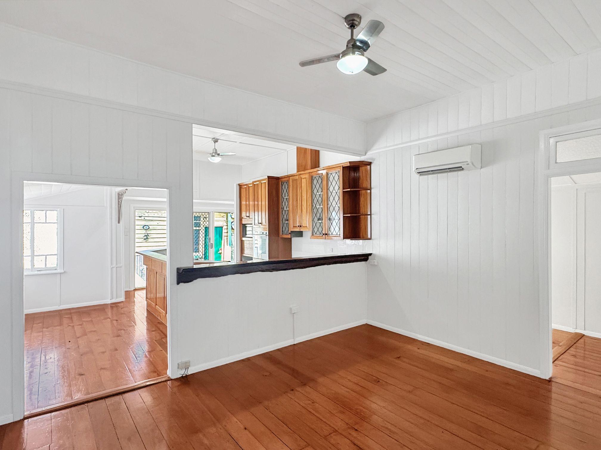 Stunning 4-Bedroom Queenslander for Rent - Prime Location!