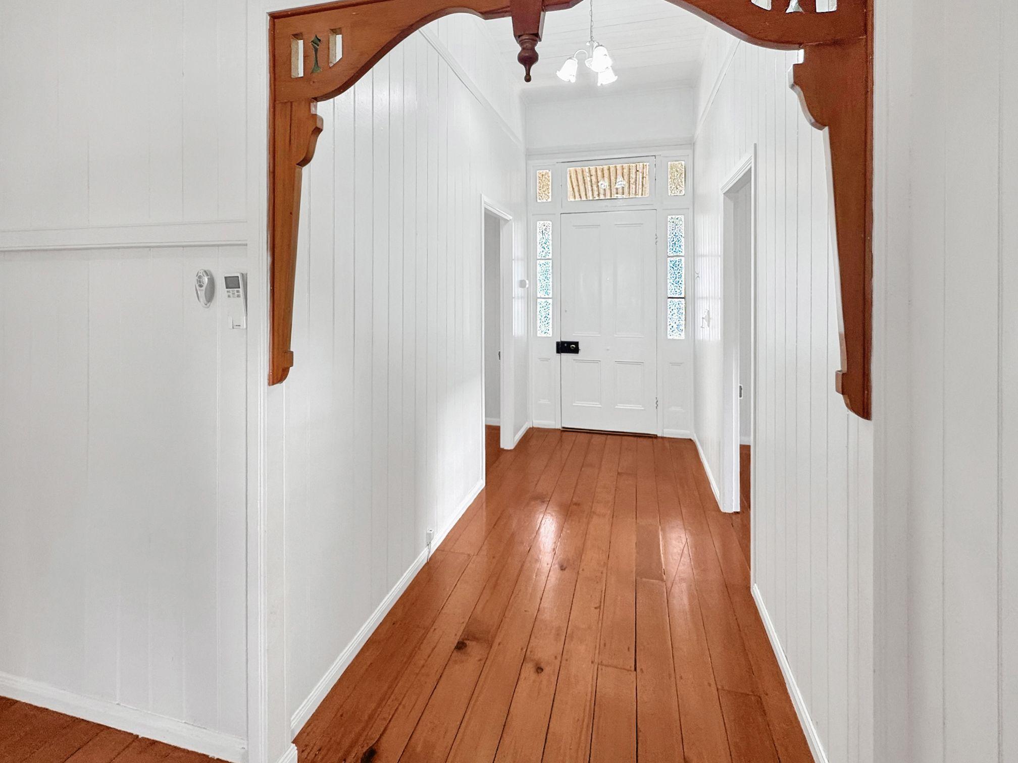 Stunning 4-Bedroom Queenslander for Rent - Prime Location!