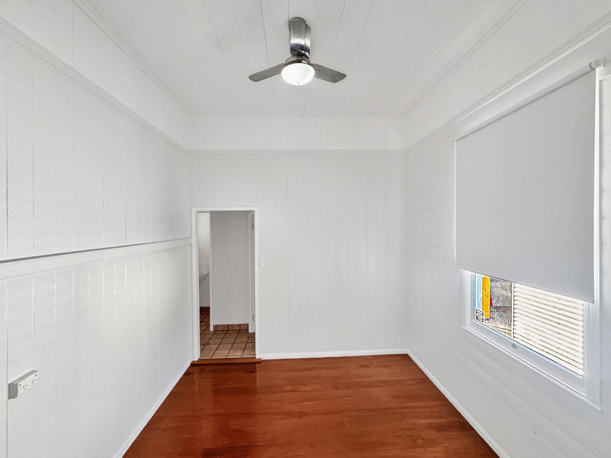 Stunning 4-Bedroom Queenslander for Rent - Prime Location!