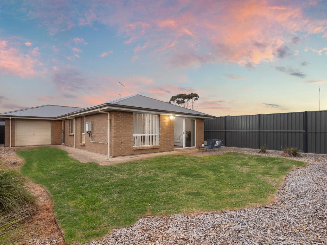 4 bedroom home available in Seaford