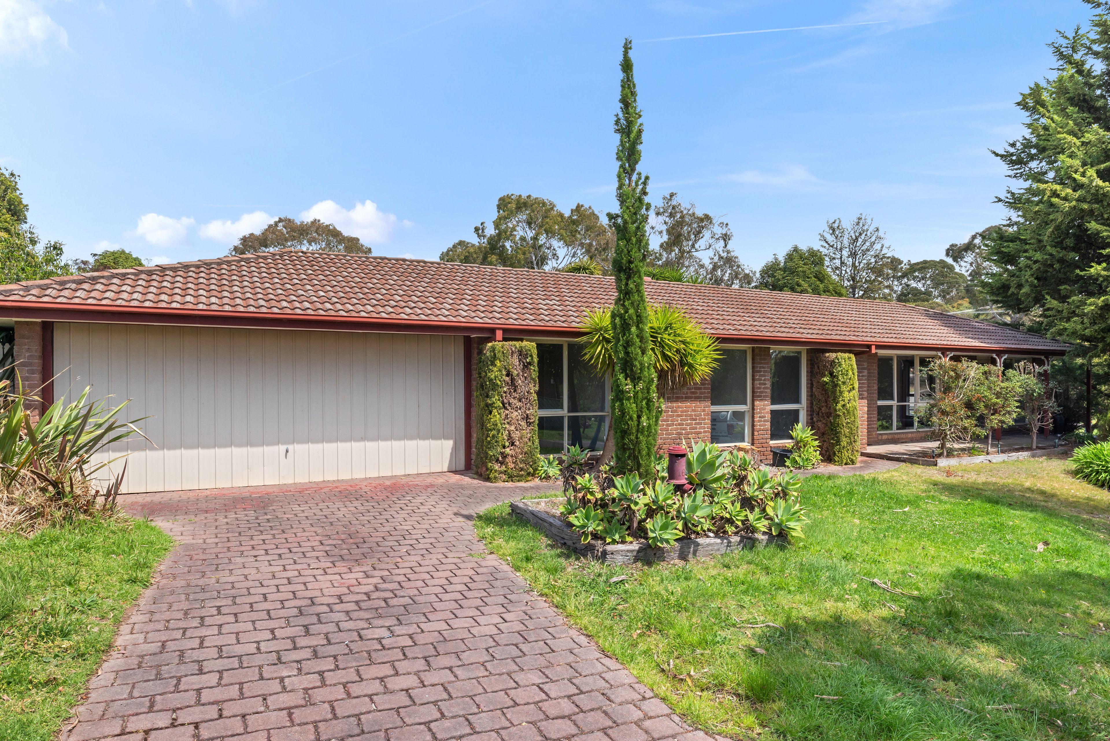 Prop-GPT: House: VIC Croydon Hills, VIC 3136 The Perfect Family Home in an Unbeatable Location