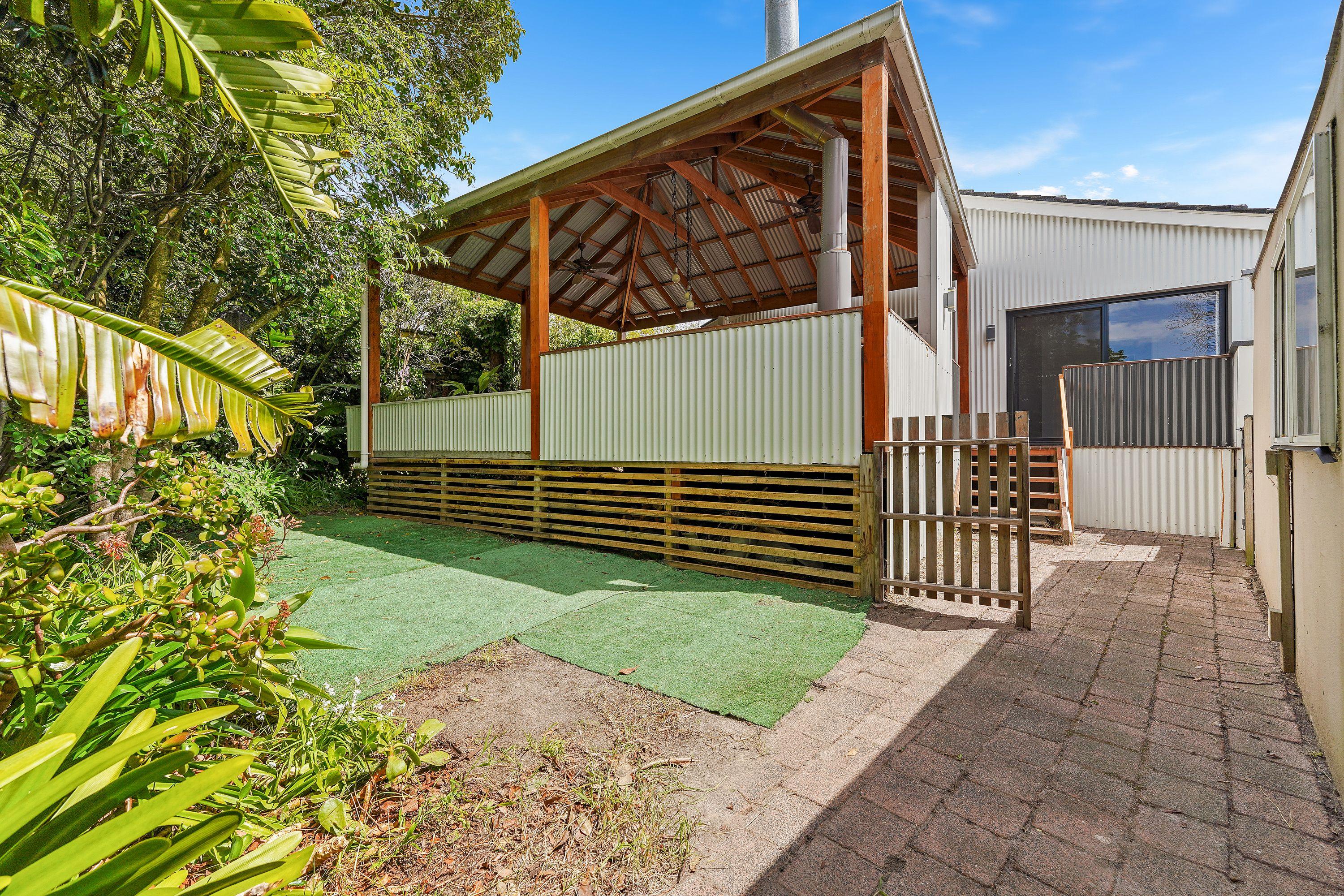 Comfortable 3-Bedroom Home with Great Outdoor Entertaining Area