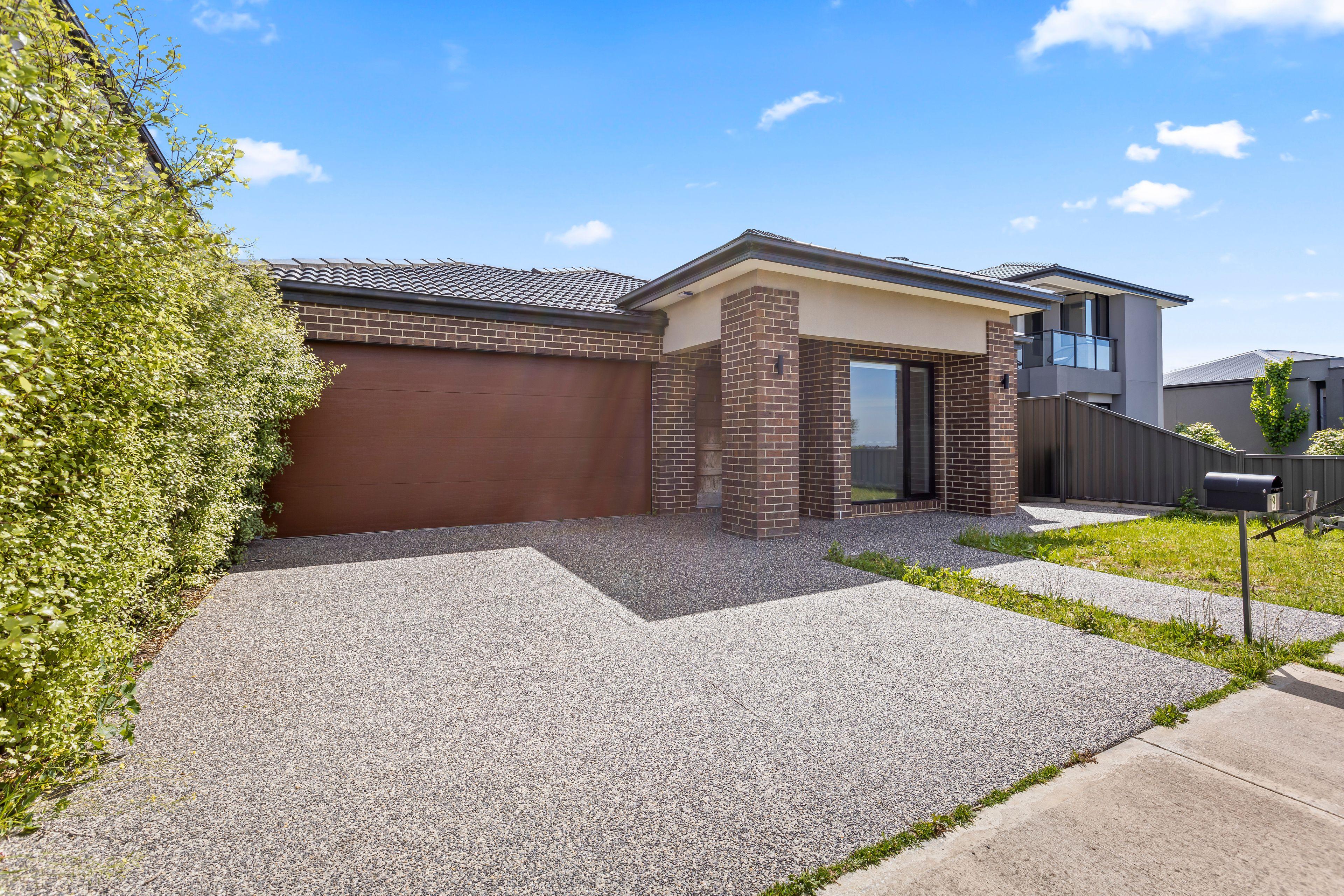 Prop-GPT: House: VIC Greenvale, VIC 3059 Your Dream Family Home Awaits at 8 Map Road, Greenvale