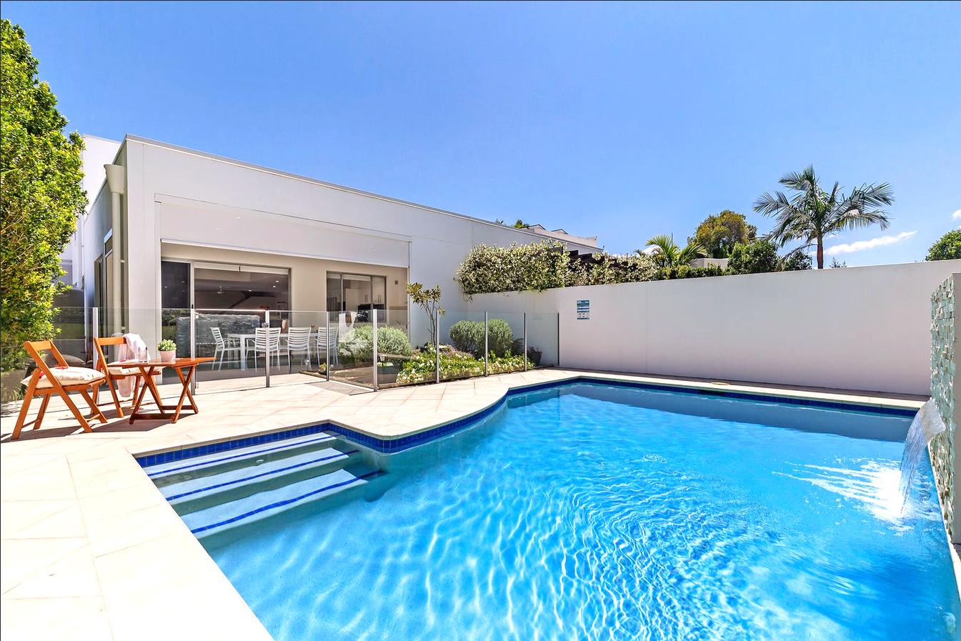 Prop-GPT: House: QLD Benowa, QLD 4217 8011B Vista Drive, BENOWA, QLD 4217 - House for Rent - harcourts.net