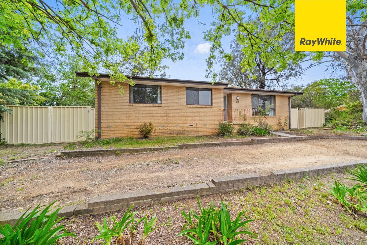 Prop-GPT: House: ACT Charnwood, ACT 2615 Neat & welcoming Charwood family home