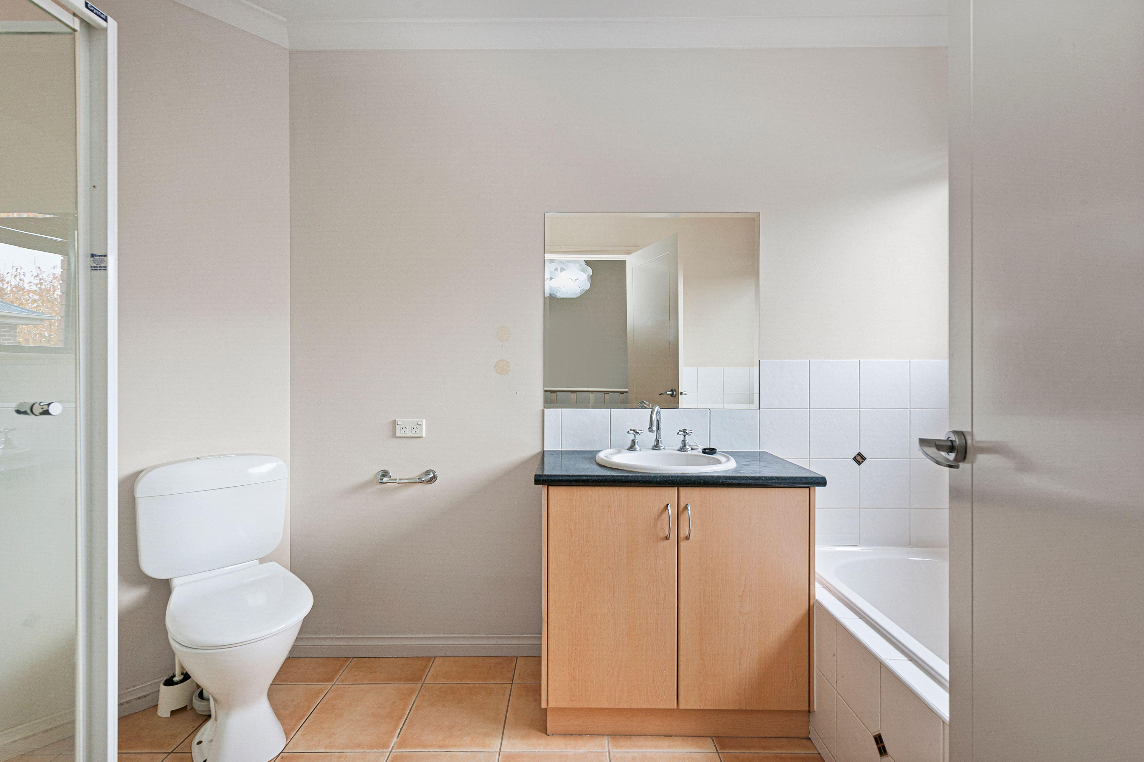 Family-Friendly 4-Bedroom Home in a Quiet Neighbourhood