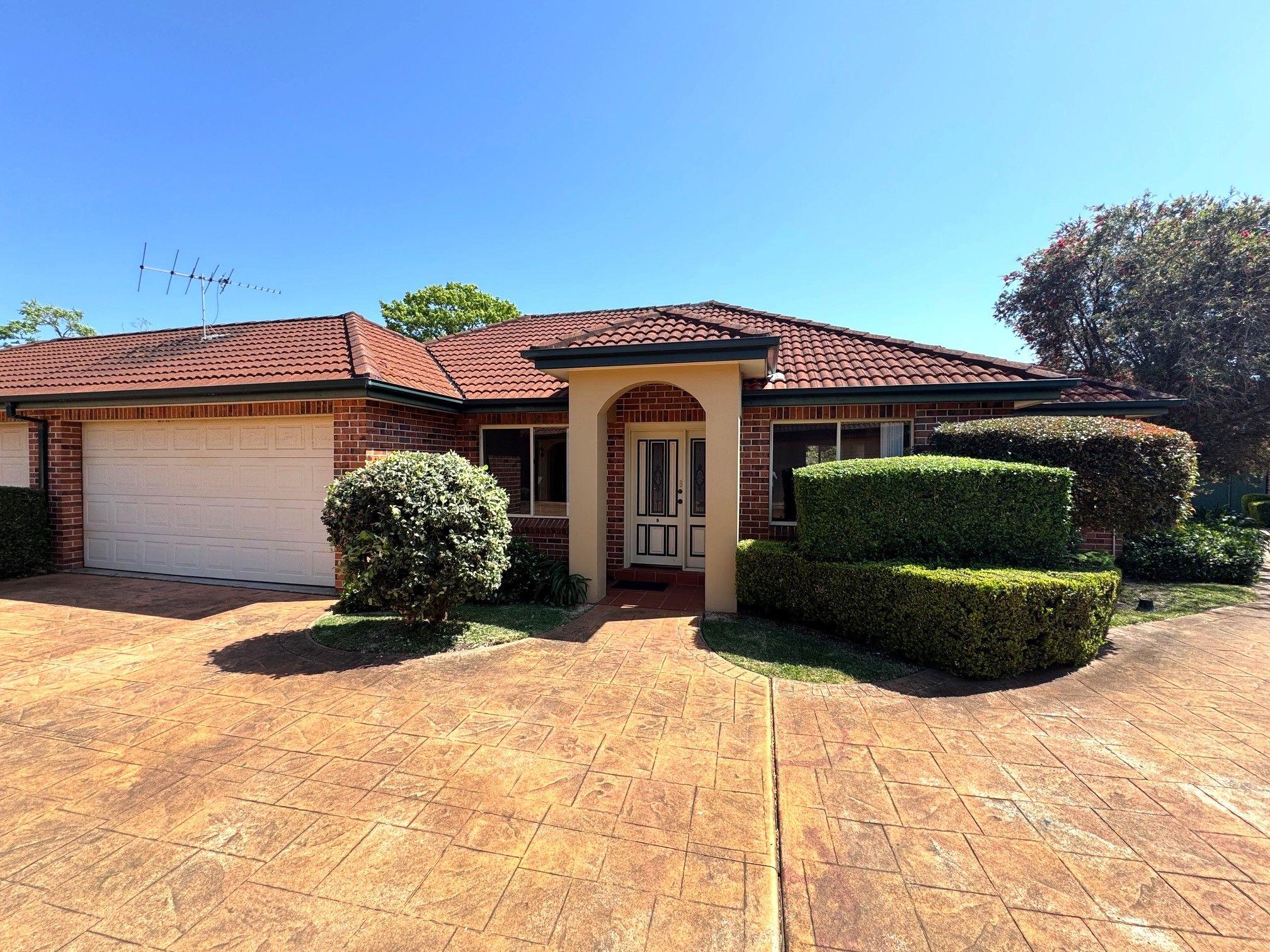 Prop-GPT: Villa: NSW Kingsgrove, NSW 2208 Spacious 3 Bedroom Full Brick Villa