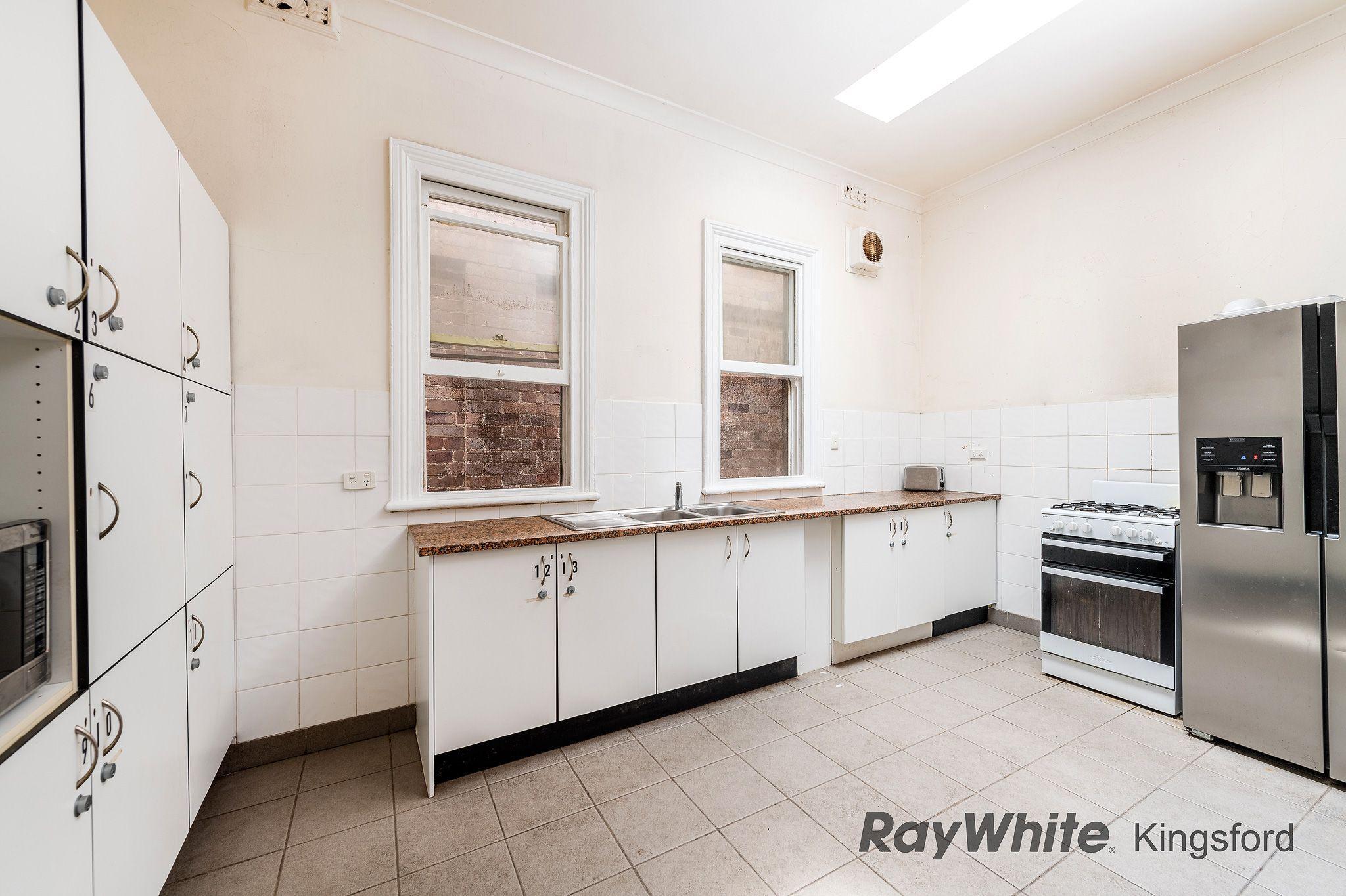 BOARDING HOUSE IN IDEAL LOCATION!