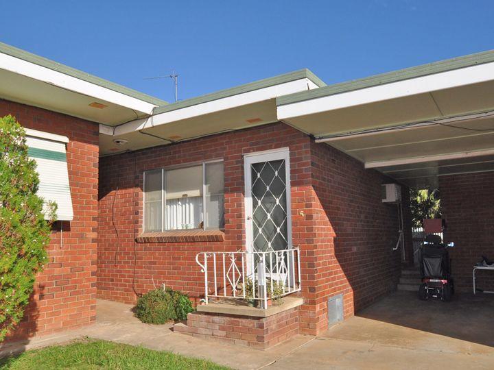 Highly Sought After Complex!!