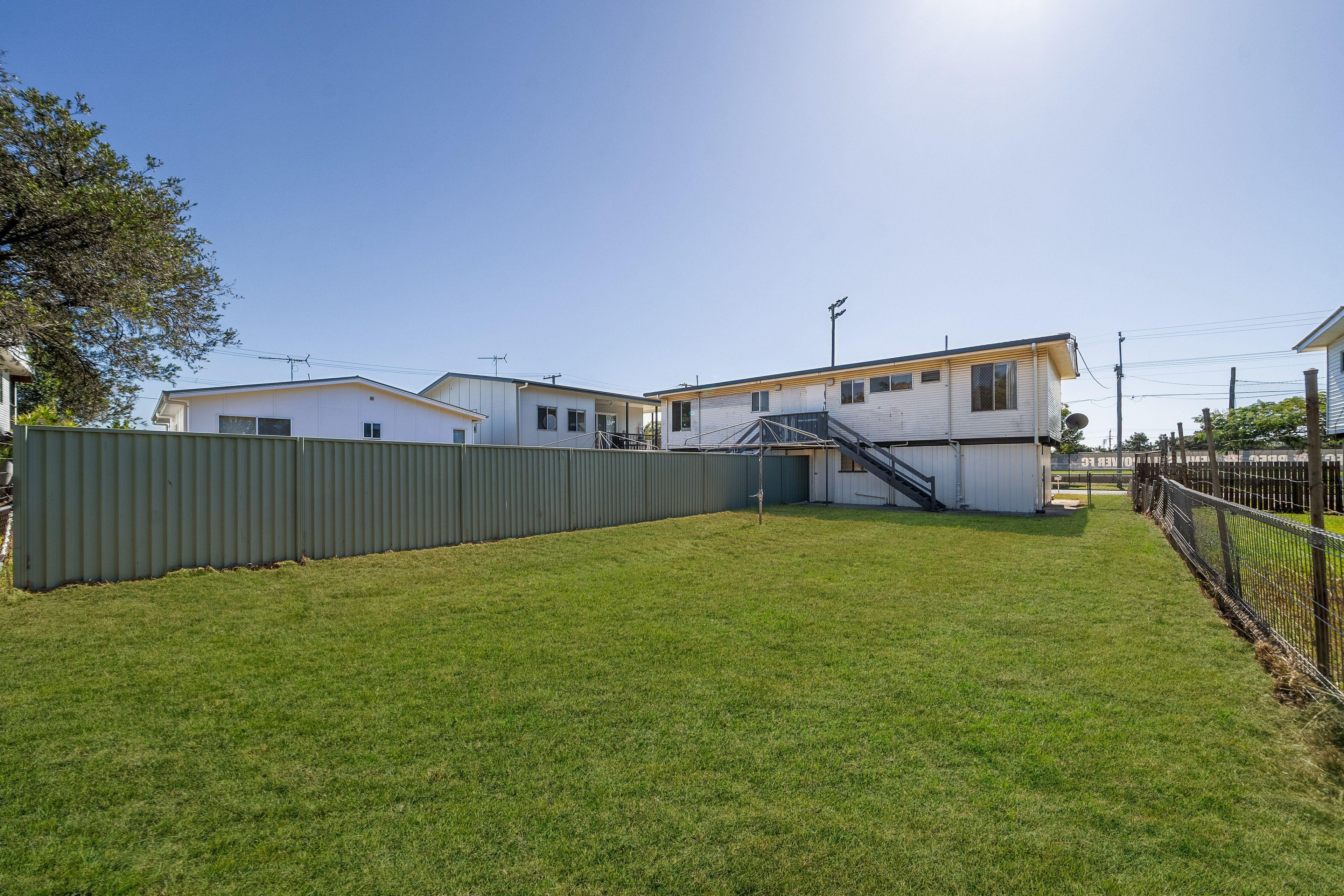 2 Bedroom Air Conditioned Duplex with Fully Fenced Yard